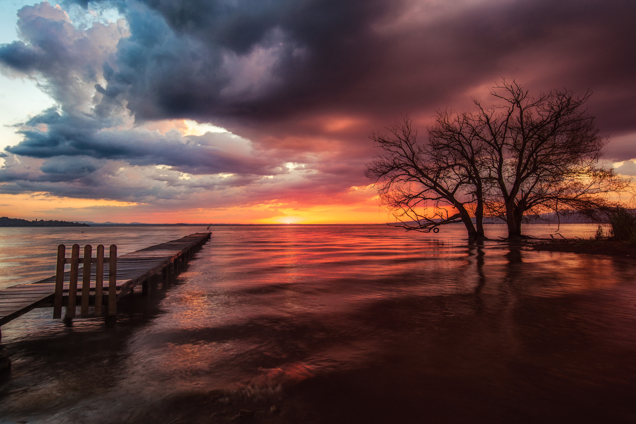Canon EOS 5DS + Canon EF 11-24mm F4L USM sample photo. Trasimeno sunset photography