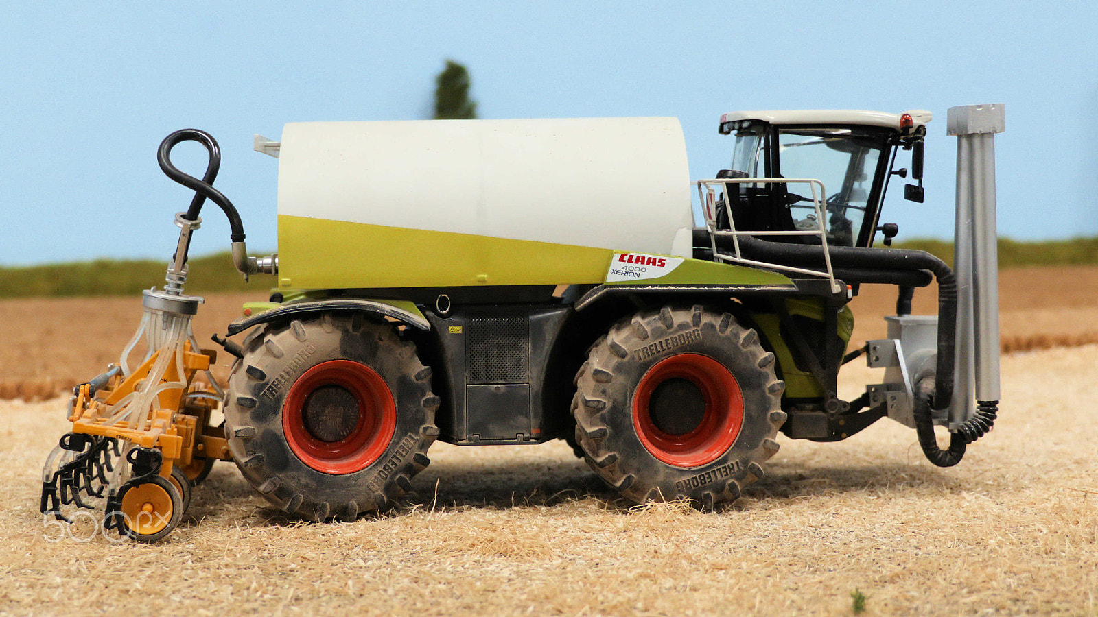 Canon XC10 sample photo. Claas 4000 xerion photography