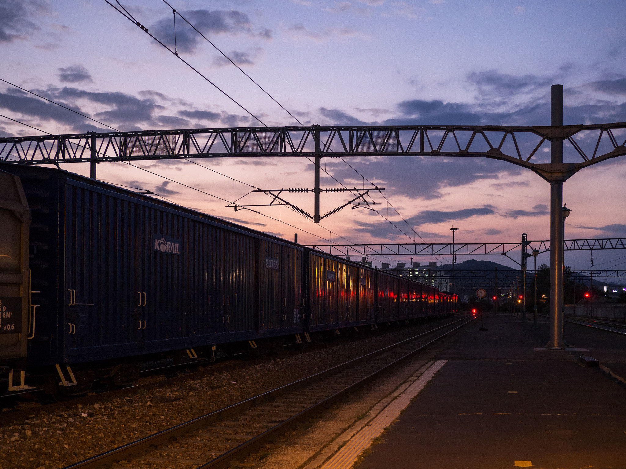 Olympus OM-D E-M10 II + Panasonic Lumix G 20mm F1.7 ASPH sample photo. Sunset at train station photography