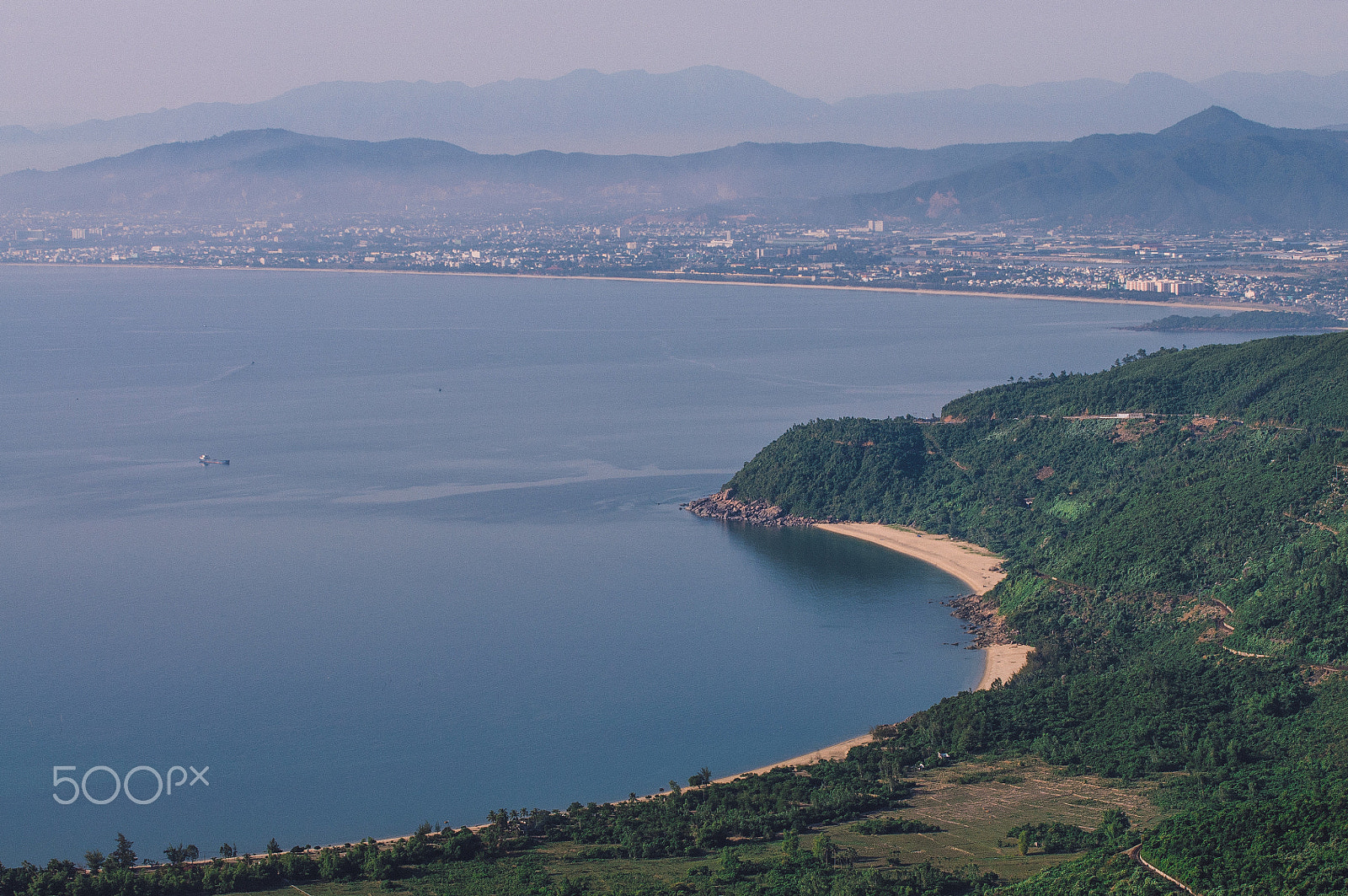 Nikon AF-S Nikkor 70-200mm F2.8G ED VR II sample photo. My khe beach photography