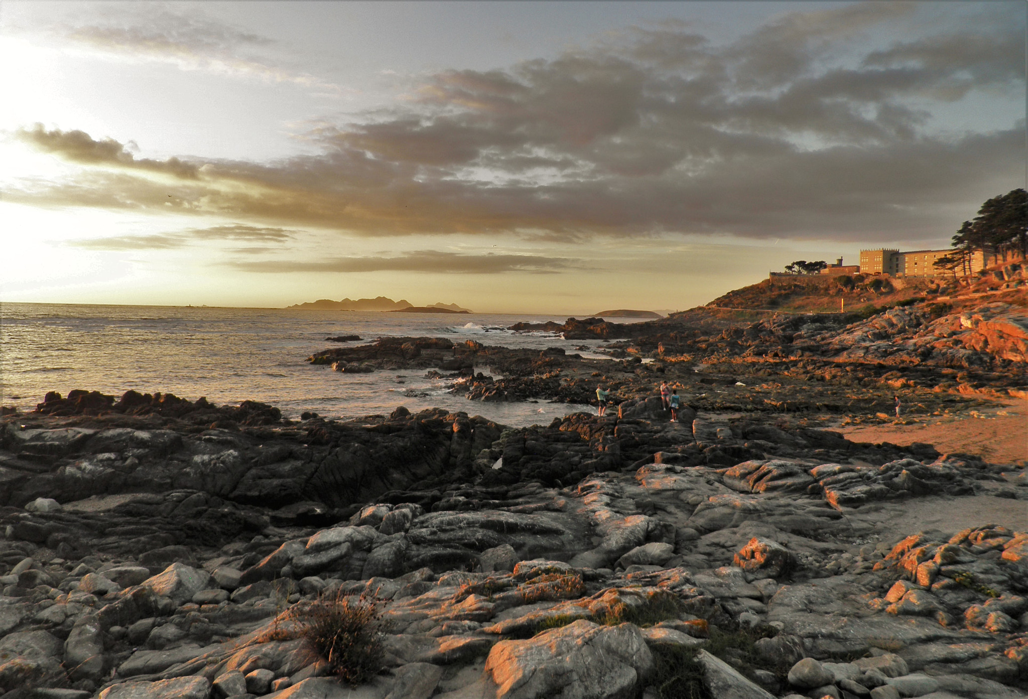 Olympus FE5020,X935 sample photo. Sunset baiona photography