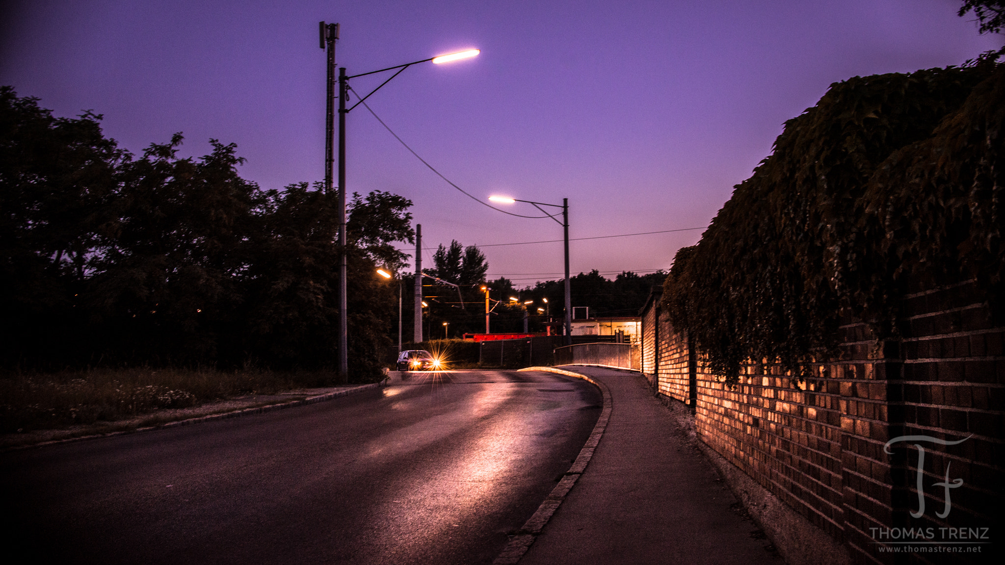 Nikon D600 + Nikon AF-S DX Nikkor 35mm F1.8G sample photo. Street twilight photography