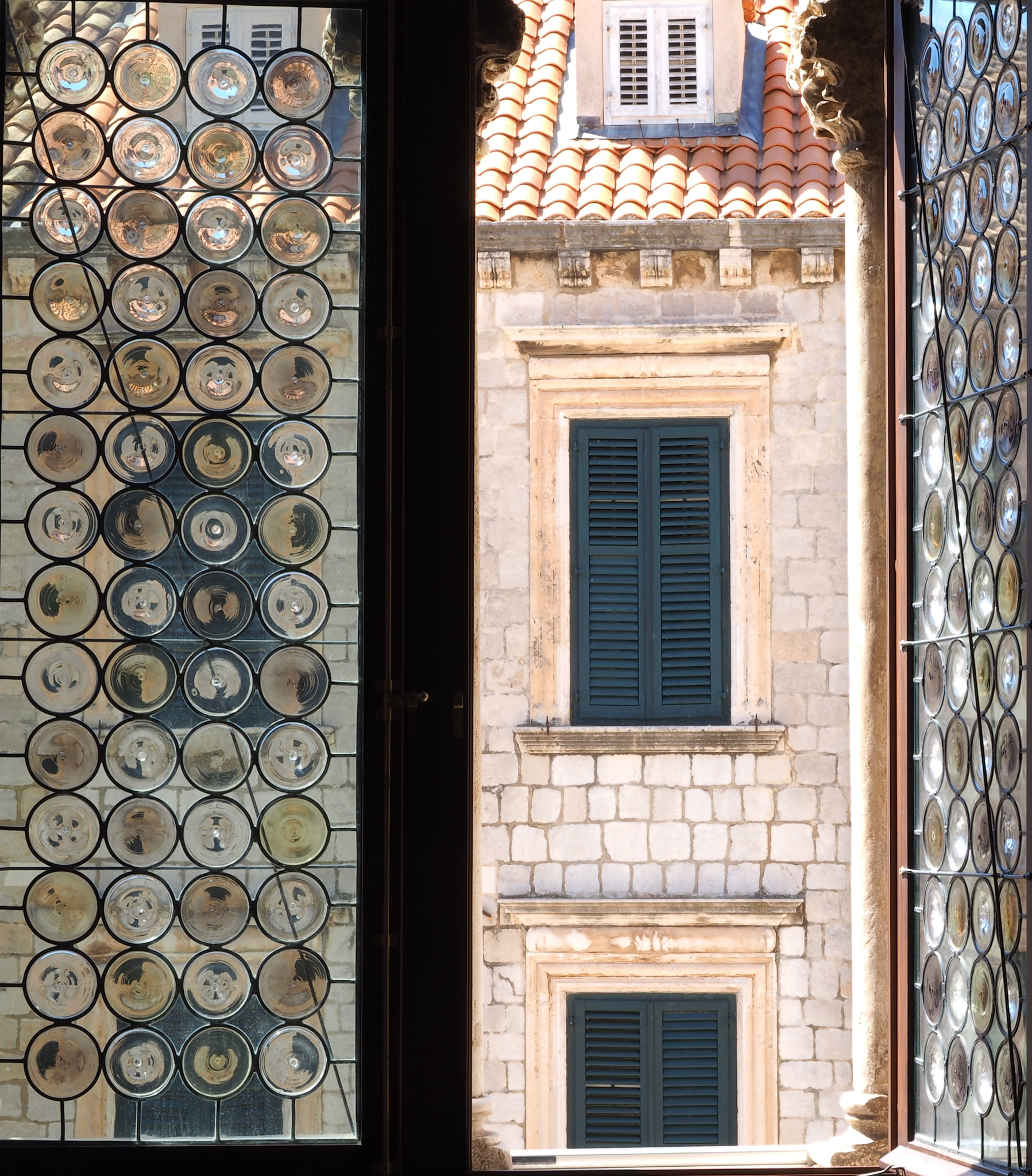 Olympus Zuiko Digital 14-54mm F2.8-3.5 sample photo. Dubrovnik, window photography