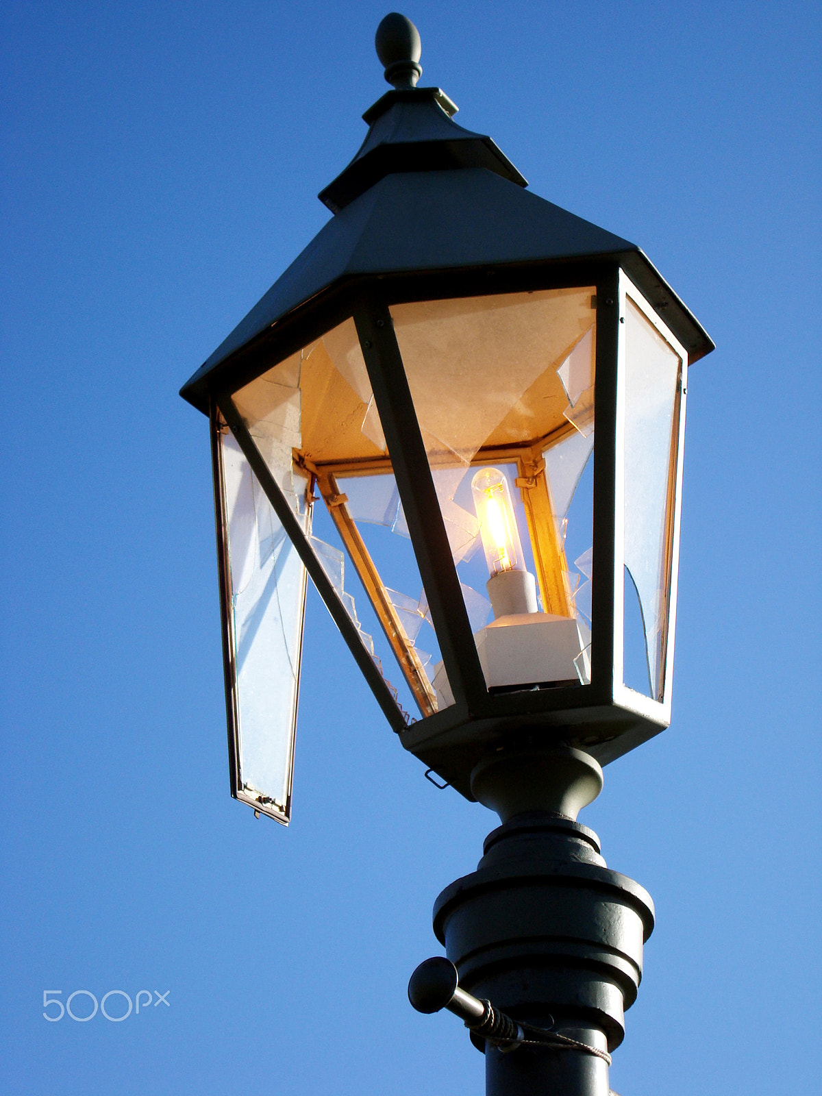 Sony Cyber-shot DSC-W110 sample photo. Broken street lamp photography