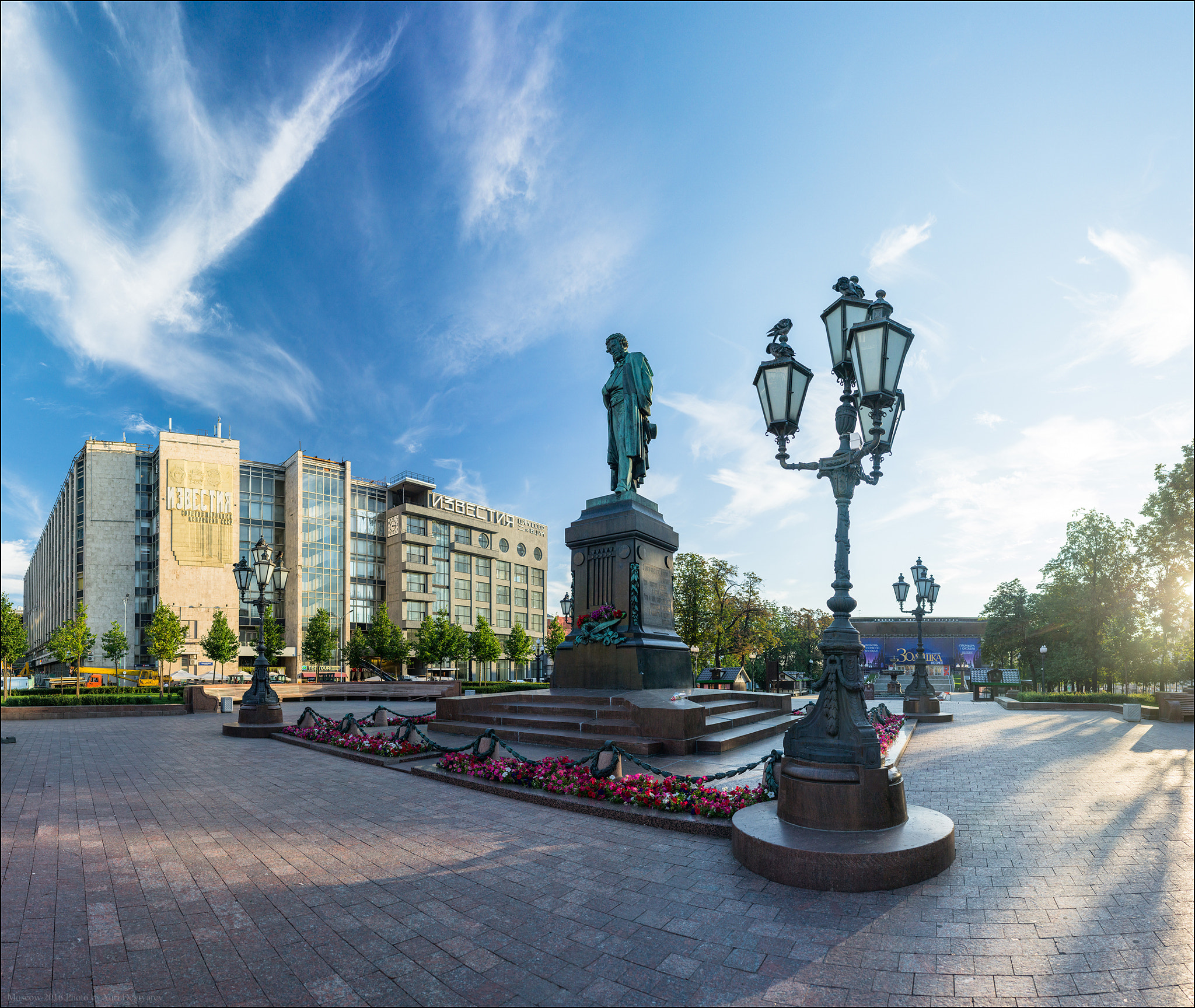 Panasonic Lumix DMC-G3 + Panasonic Leica DG Summilux 25mm F1.4 II ASPH sample photo. Russia. moscow. monument to alexander pushkin. photography