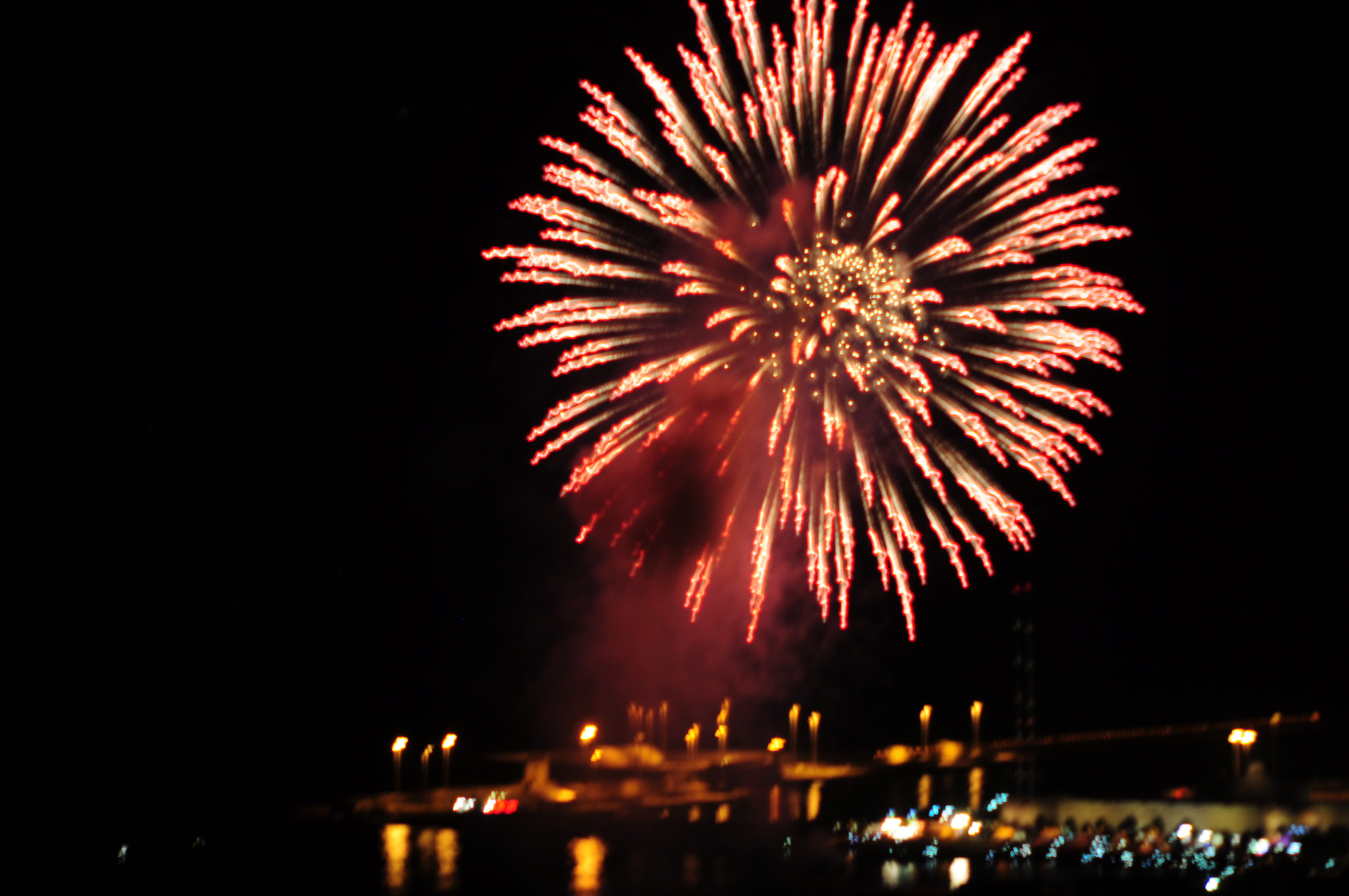 Nikon D5000 + AF Nikkor 70-210mm f/4-5.6 sample photo. Firework photography