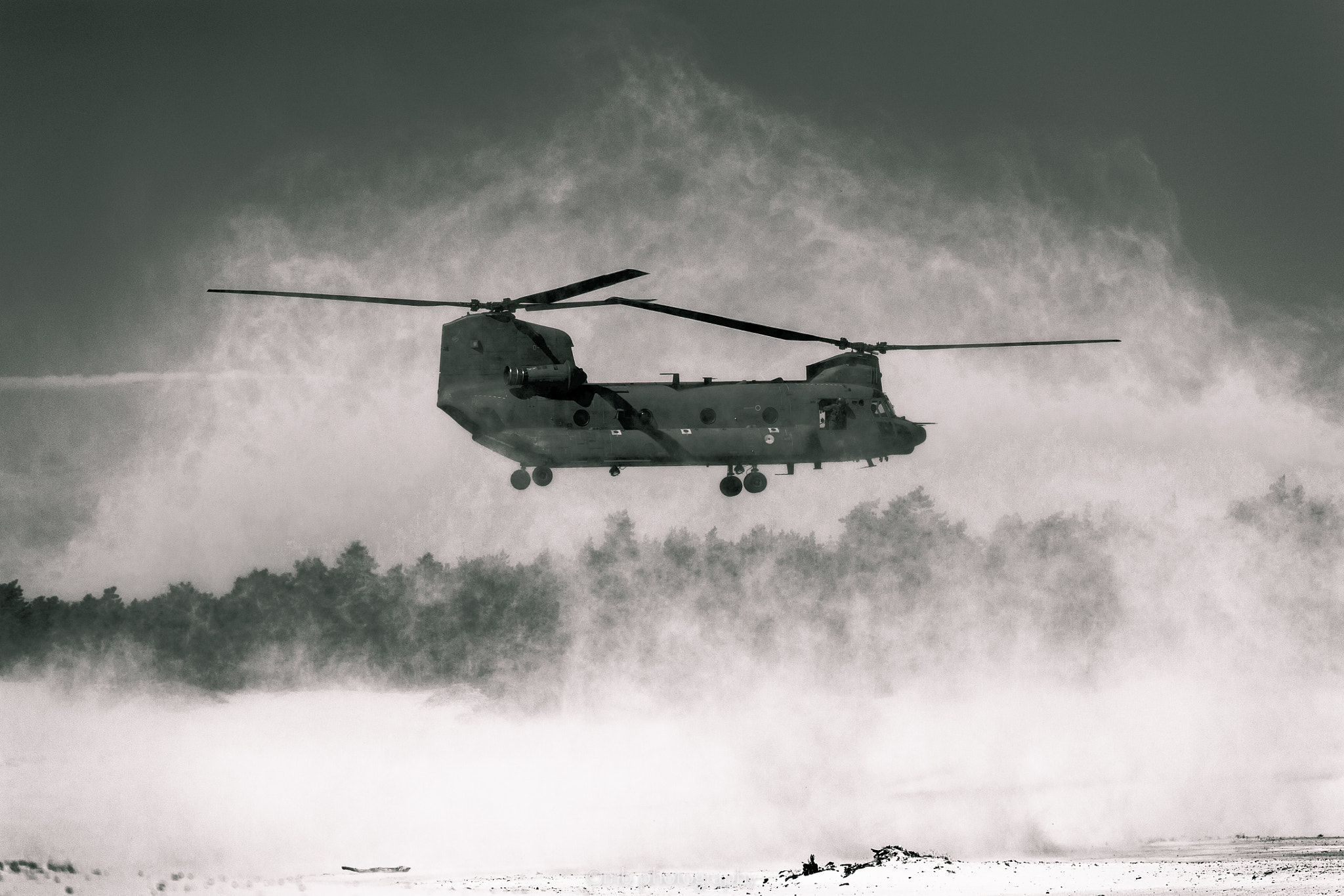 Canon EOS 5D + Sigma 70-200mm F2.8 EX DG OS HSM sample photo. Chinook ch-47 photography