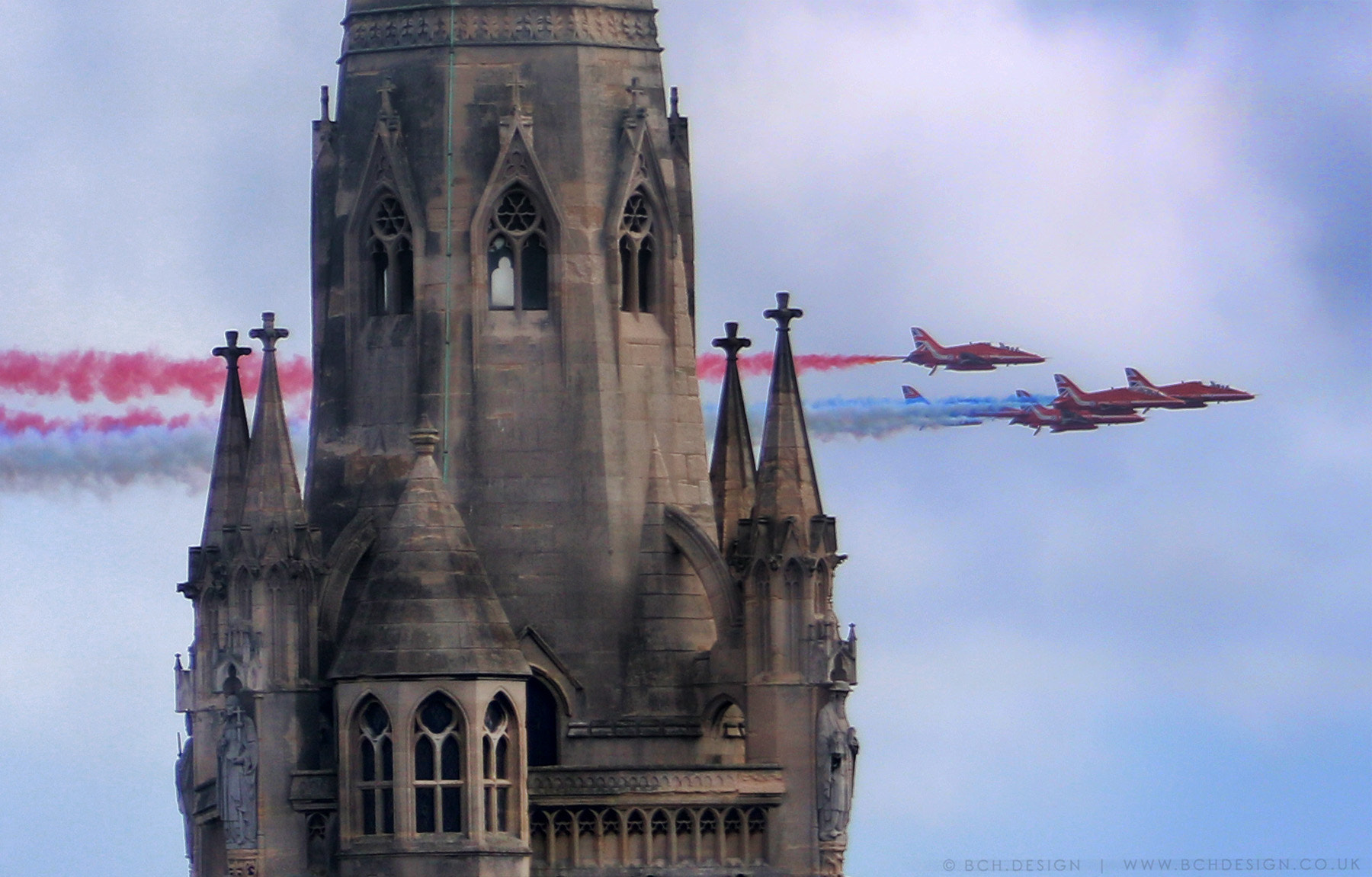 Canon EOS 760D (EOS Rebel T6s / EOS 8000D) + EF75-300mm f/4-5.6 sample photo. Red arrows and the church tower photography