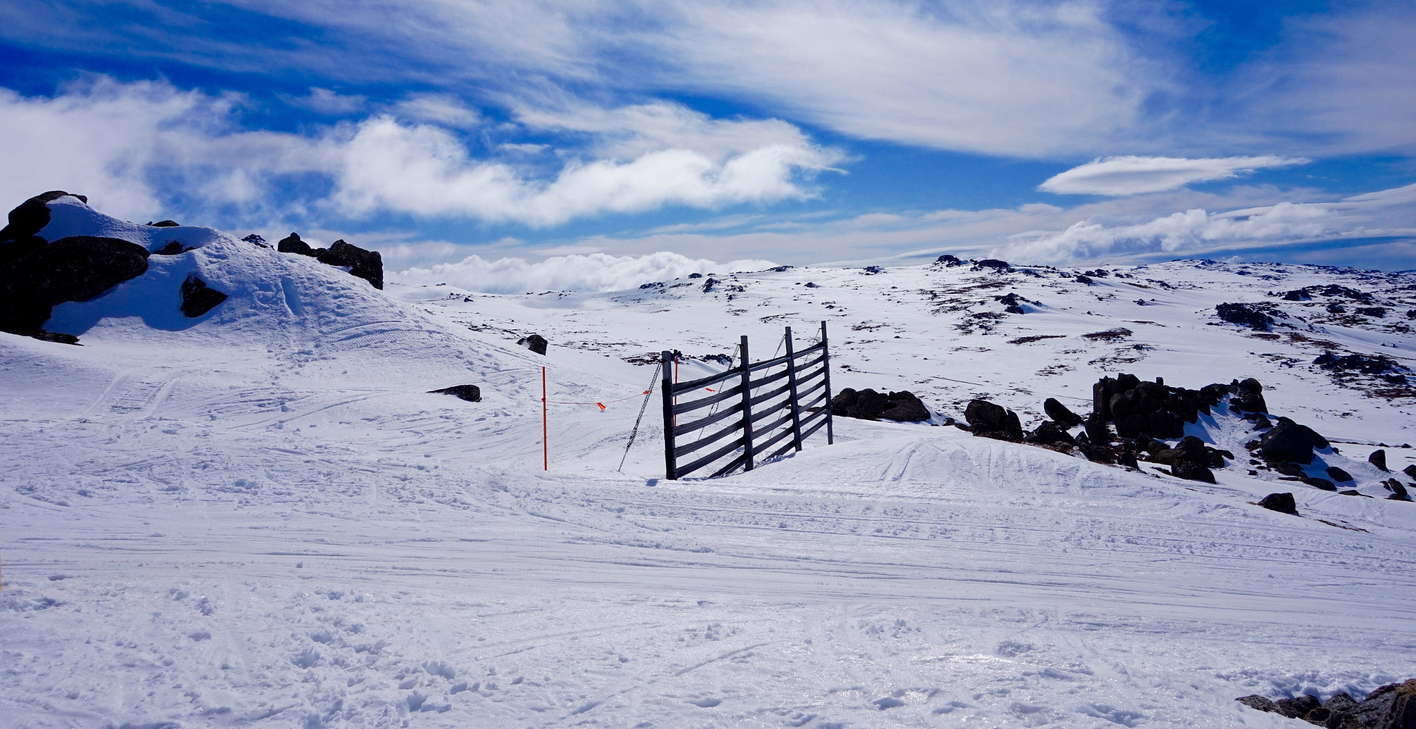 Sony Alpha QX1 + Sony E 18-50mm F4-5.6 sample photo. Ski in thredbo, lovely day photography