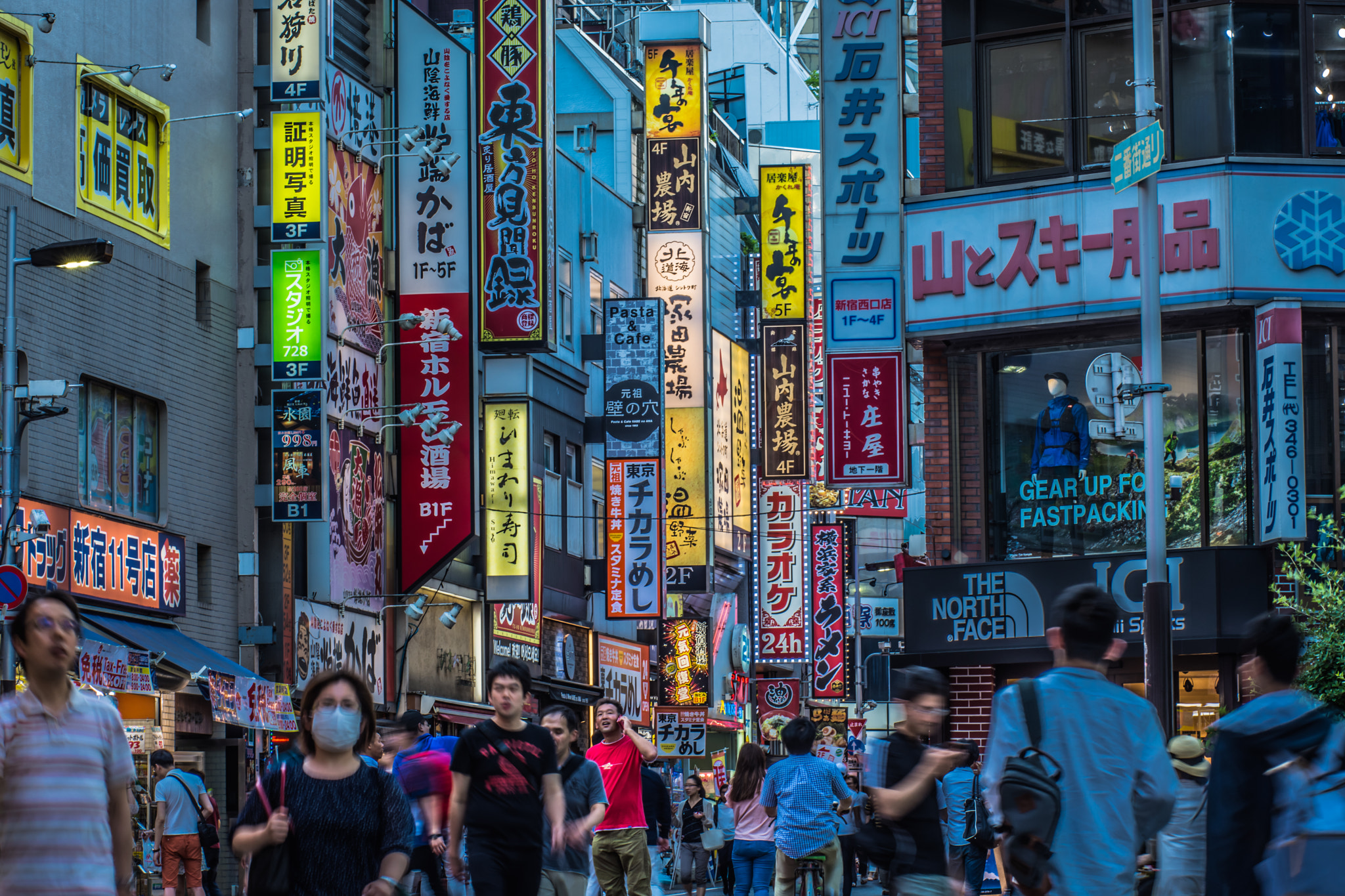 Nikon AF-Nikkor 80-200mm F2.8D ED sample photo. Constantly moving photography