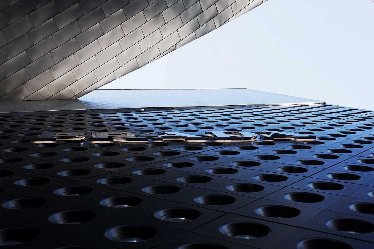 Sony DT 18-70mm F3.5-5.6 sample photo. Prada photography