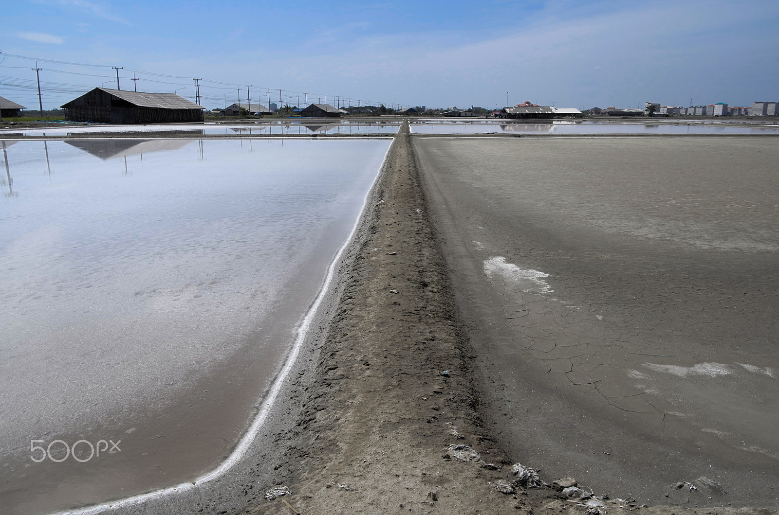 Vario-Elmar T 1:3.5-5.6 / 18-56 ASPH. sample photo. Salt field photography