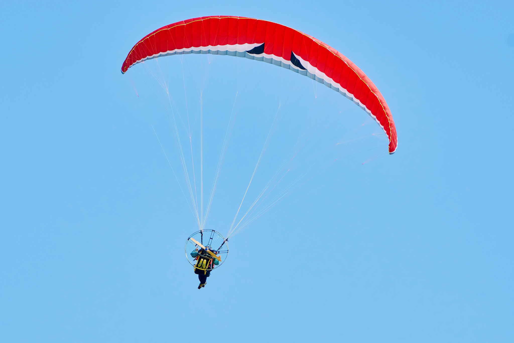 Sony ILCA-77M2 + Sony 70-400mm F4-5.6 G SSM II sample photo. Moto paragliding photography