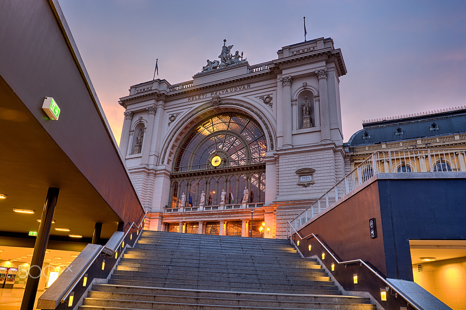 Nikon AF-S Nikkor 17-35mm F2.8D ED-IF sample photo. Keleti railway station photography