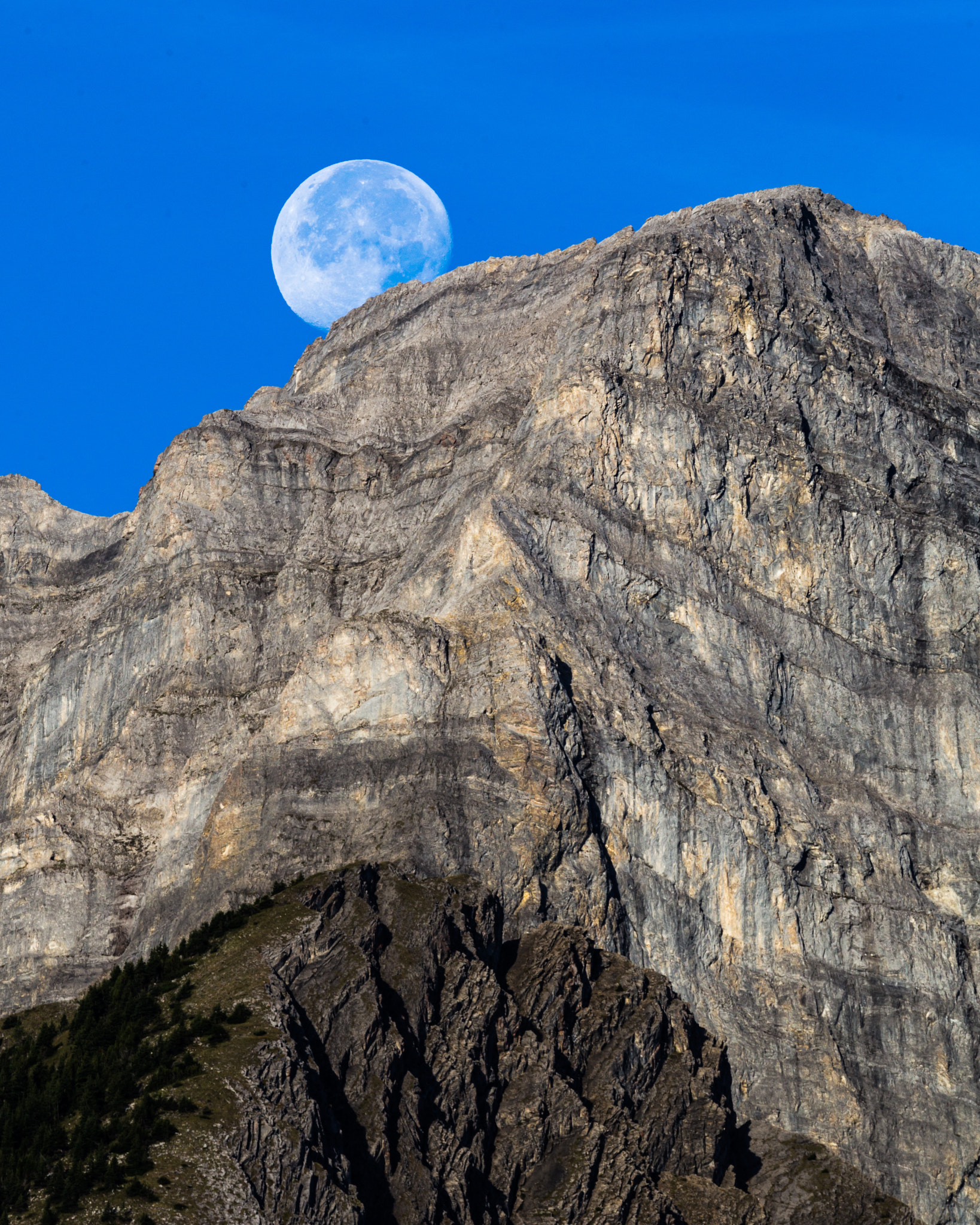 Canon EF 70-200mm F2.8L IS II USM sample photo. Moon and mountains photography