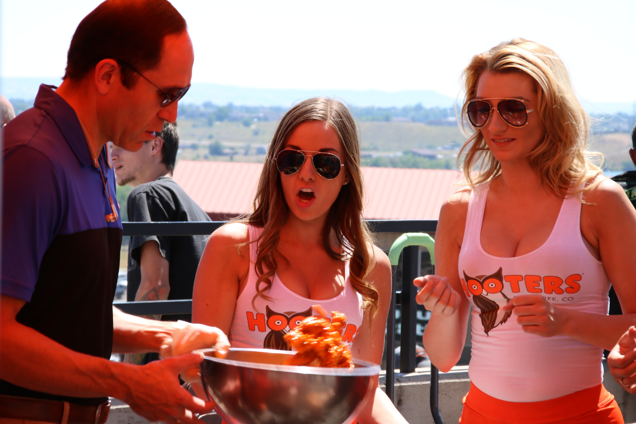 Canon TS-E 90mm F2.8 Tilt-Shift sample photo. Hooters girls and wings photography