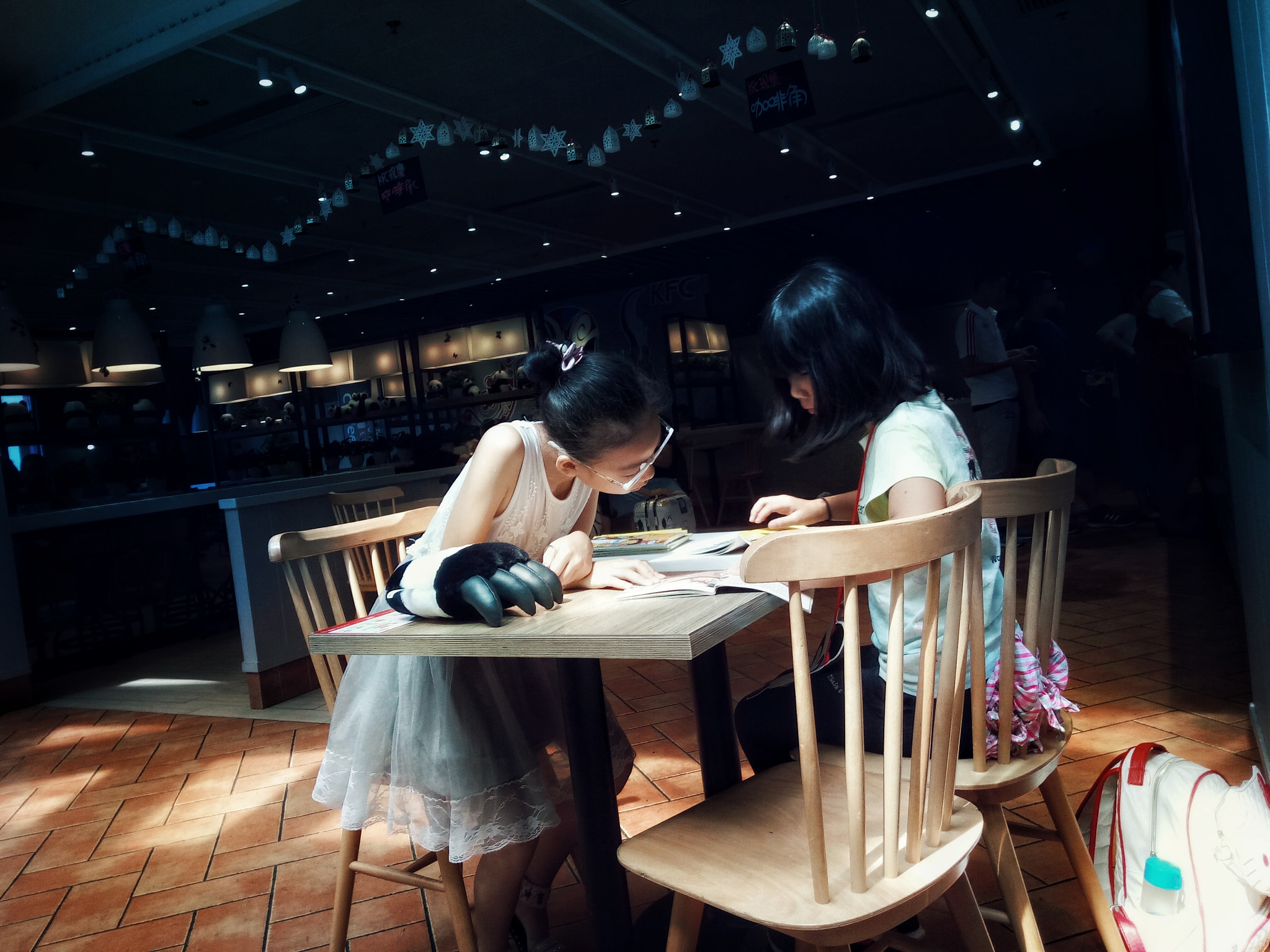 OPPO R7s sample photo. What is this word ? photography