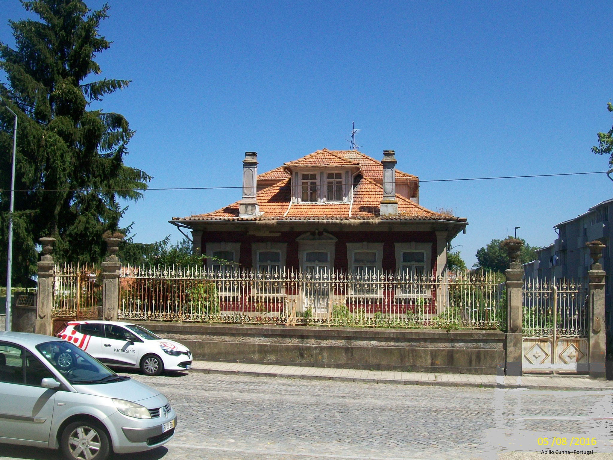 Kodak EasyShare C913 sample photo. Vivenda da década de 1940 e mantém em 2016 photography