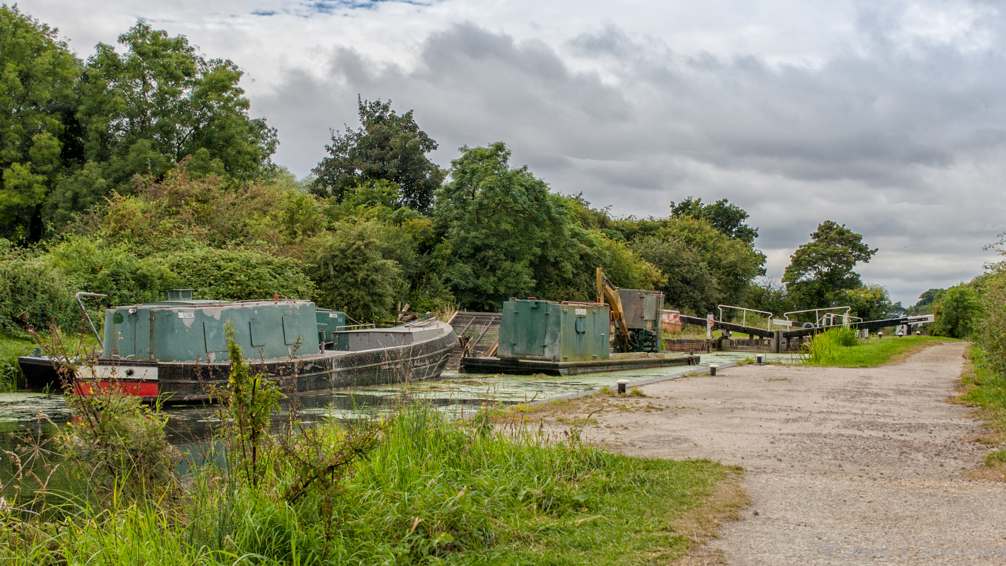 Canon EOS 40D + Sigma 24-70mm F2.8 EX DG Macro sample photo. Down the canal photography