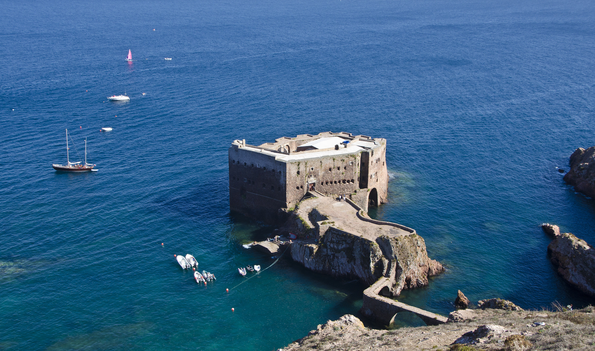 Nikon D5100 + Sigma 18-250mm F3.5-6.3 DC OS HSM sample photo. Forte das berlengas photography