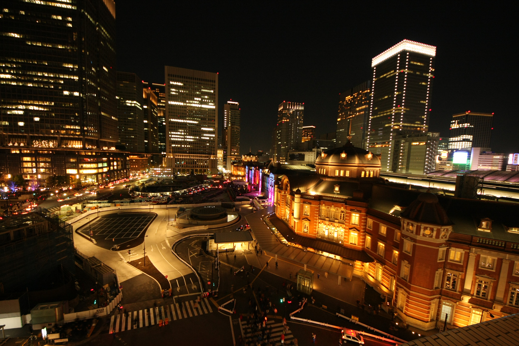 Canon EOS 40D + Sigma 8-16mm F4.5-5.6 DC HSM sample photo. Tokyo station photography