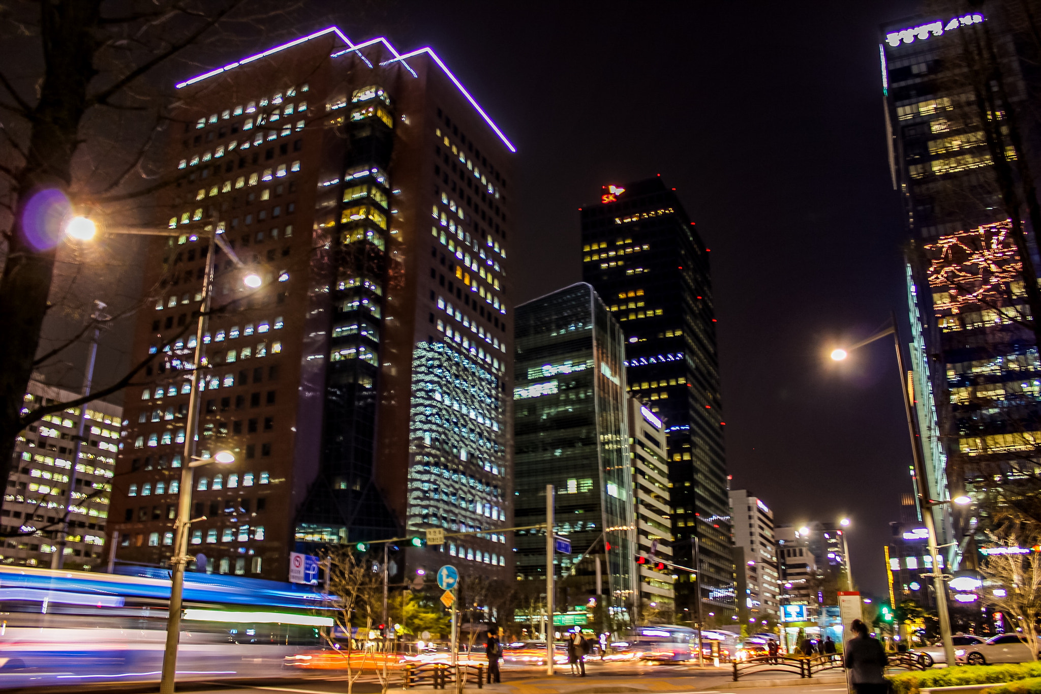Canon EF-S 18-55mm F3.5-5.6 III sample photo. Seoul by night... photography