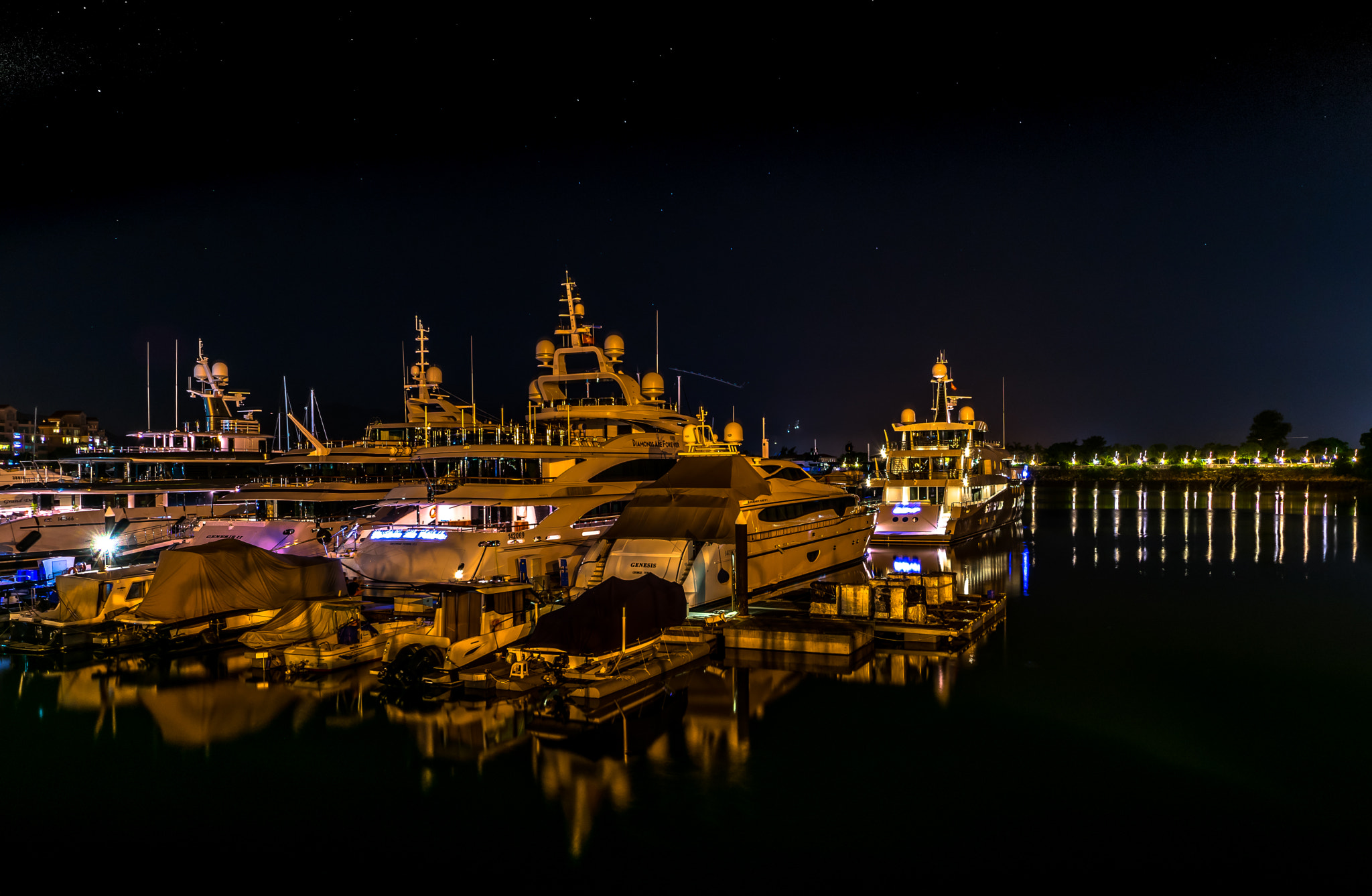 Sigma 8-16mm F4.5-5.6 DC HSM sample photo. Sail under stars photography
