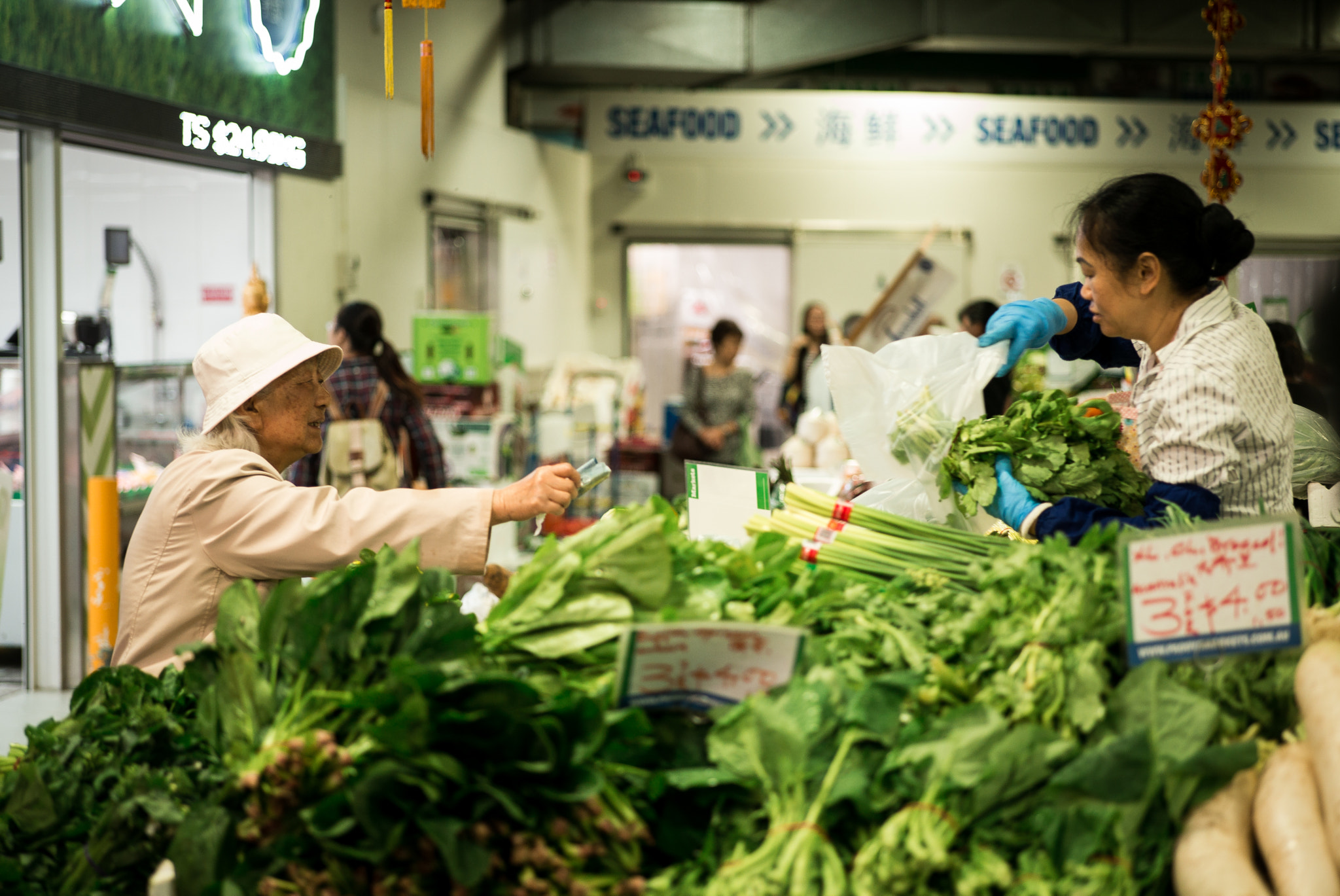 Leica Summarit-M 75mm F2.4 sample photo. Market photography