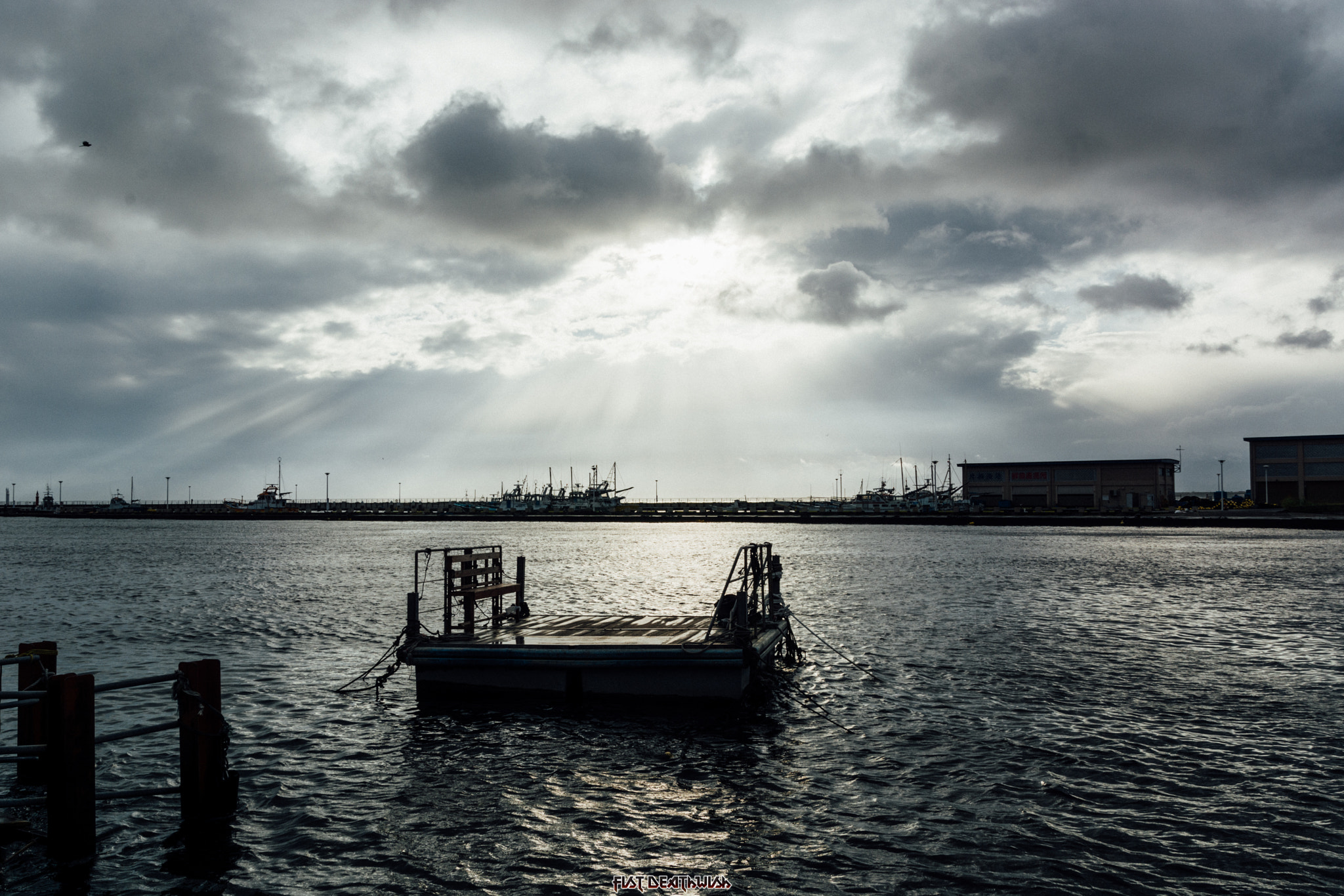 Nikon D7100 + Sigma 18-50mm F2.8 EX DC Macro sample photo. Storm of enoshima photography