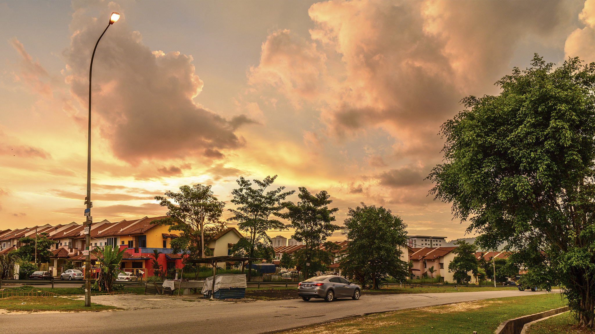 AF Zoom-Nikkor 28-80mm f/3.3-5.6G sample photo. Colorful sunset by the street photography