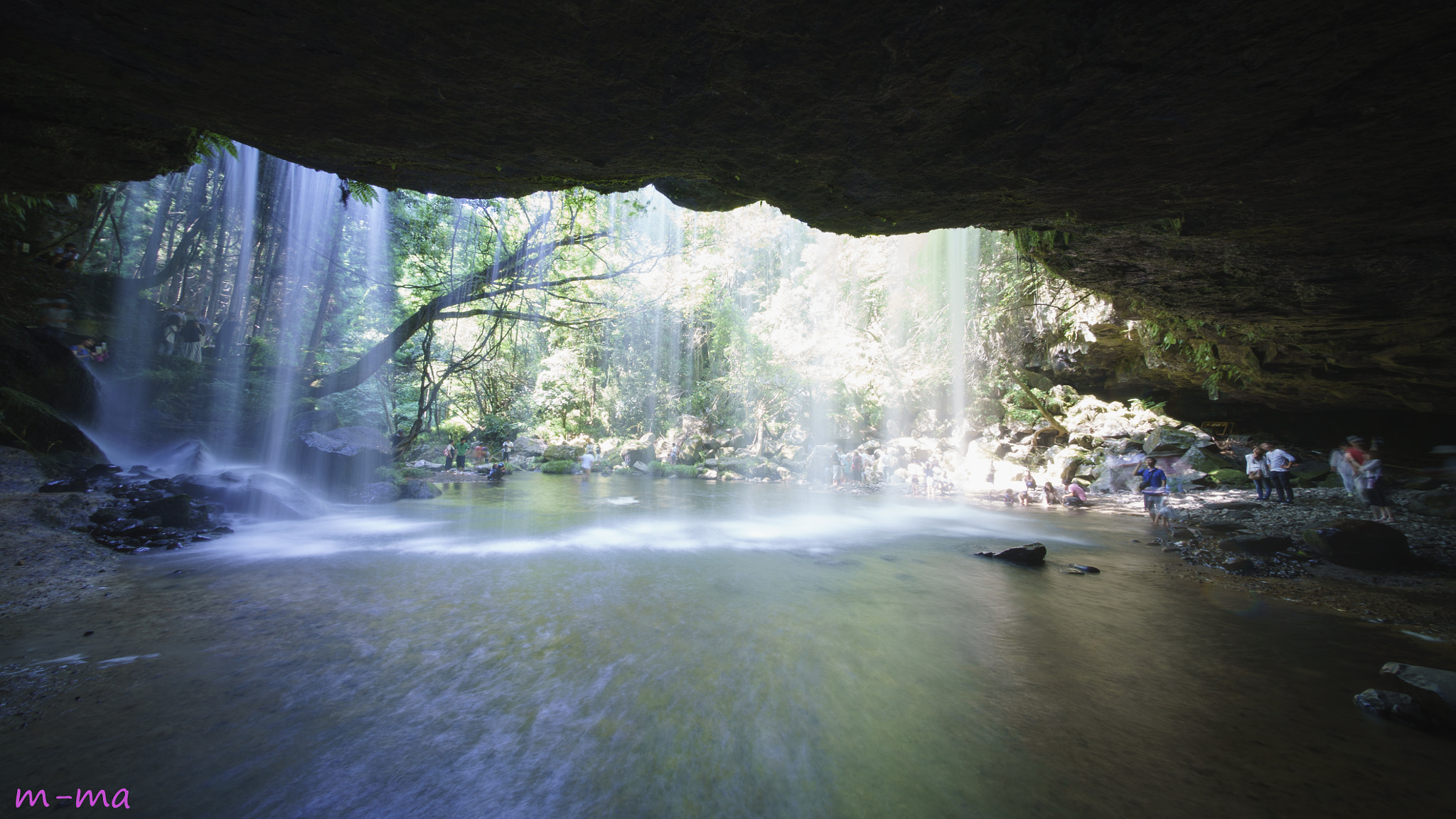 E 10mm F5.6 sample photo. Waterfall back photography