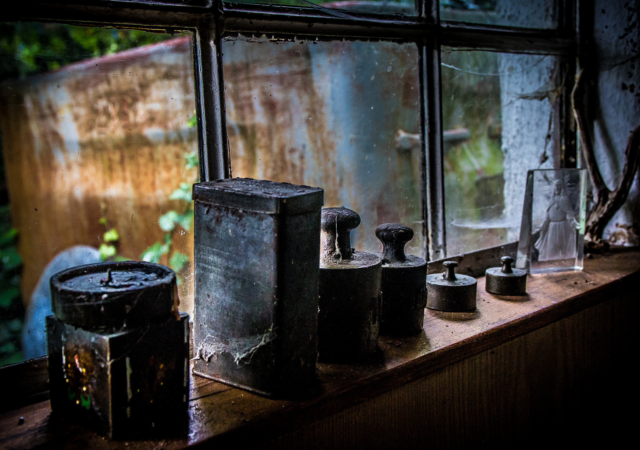 Sigma 17-70mm F2.8-4 DC Macro OS HSM sample photo. Window photography
