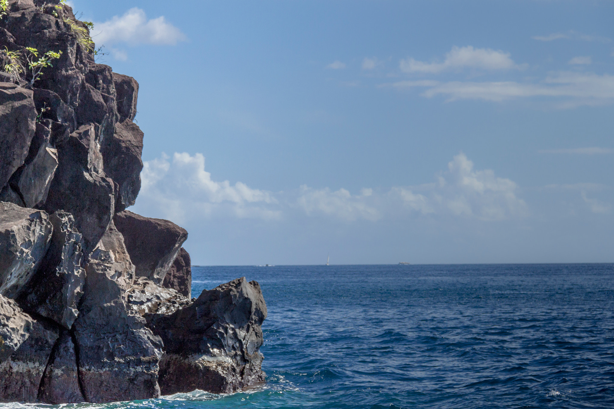 Canon EOS 500D (EOS Rebel T1i / EOS Kiss X3) sample photo. Rock with a view photography