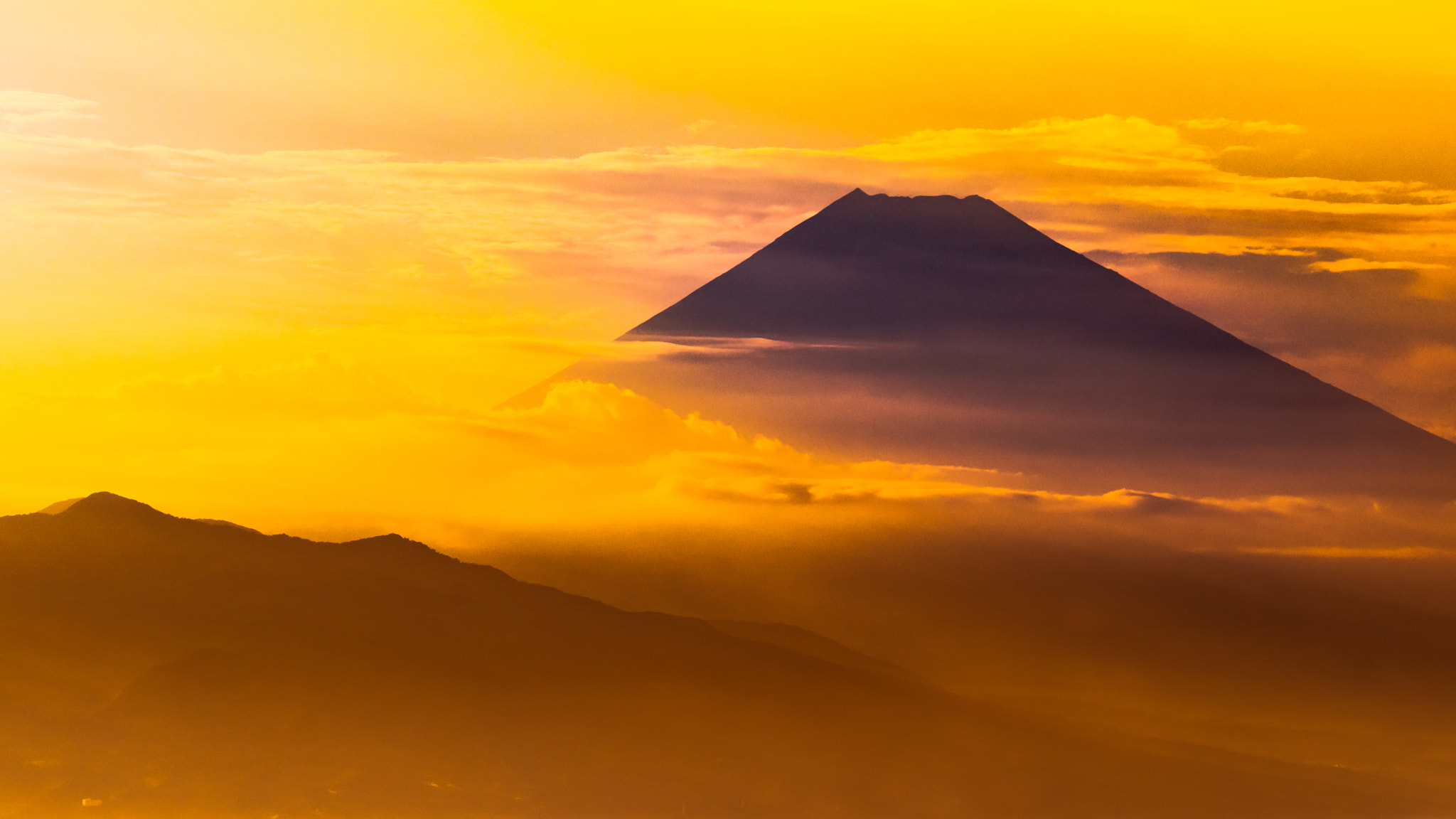 Sony a7 II + Sony 70-300mm F4.5-5.6 G SSM sample photo. Mt. fuji in golden sunset time photography