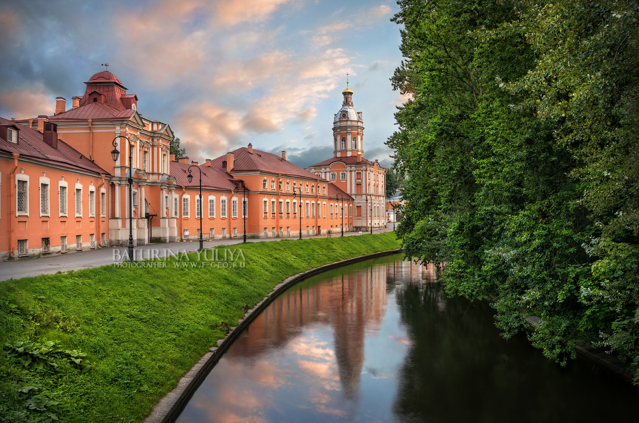AF Zoom-Nikkor 28-70mm f/3.5-4.5D sample photo. Classic lavra photography