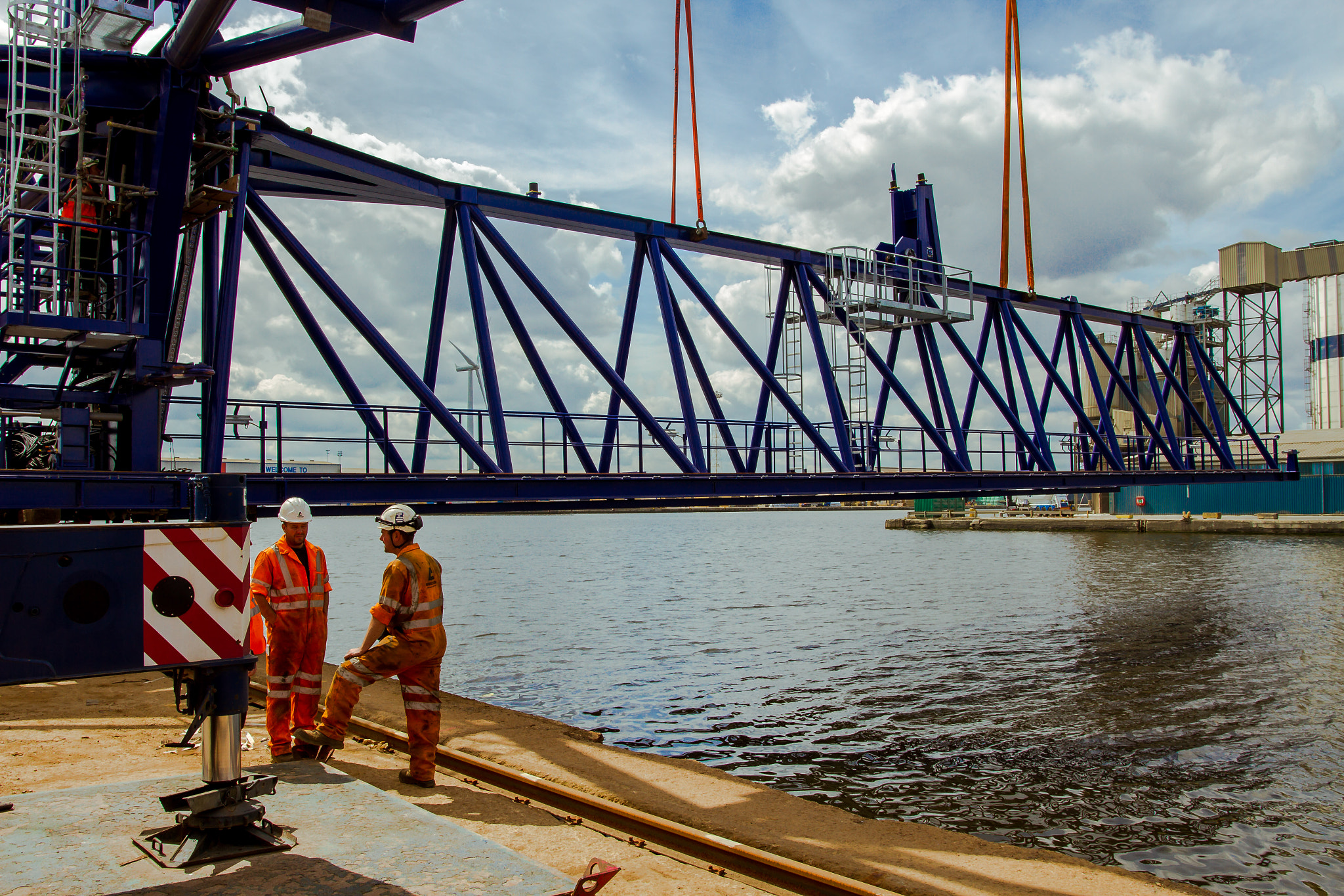 Canon EOS 7D + Sigma 18-35mm f/1.8 DC HSM sample photo. Tilbury- the lift photography