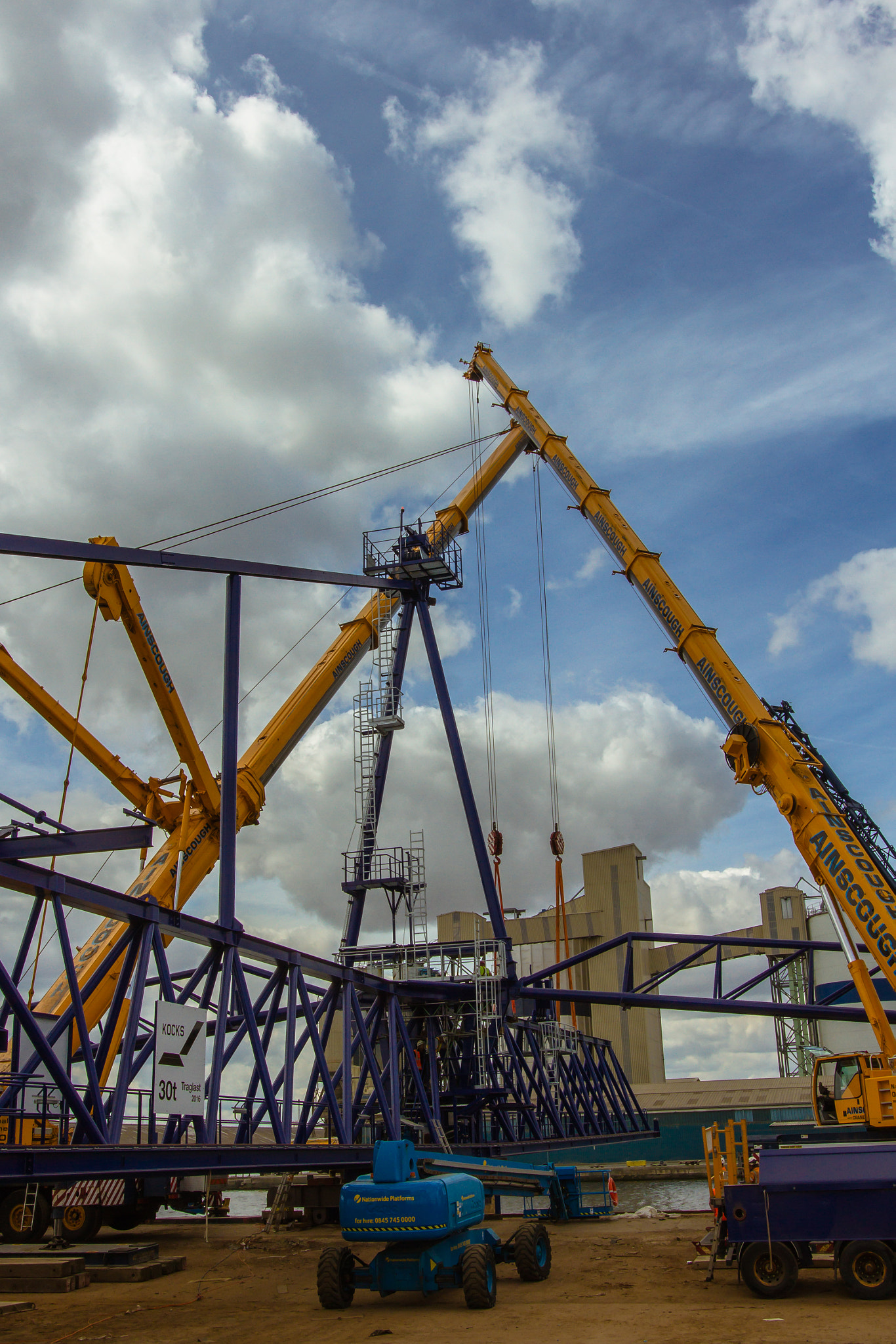 Sigma 18-35mm f/1.8 DC HSM sample photo. Tilbury- the lift photography