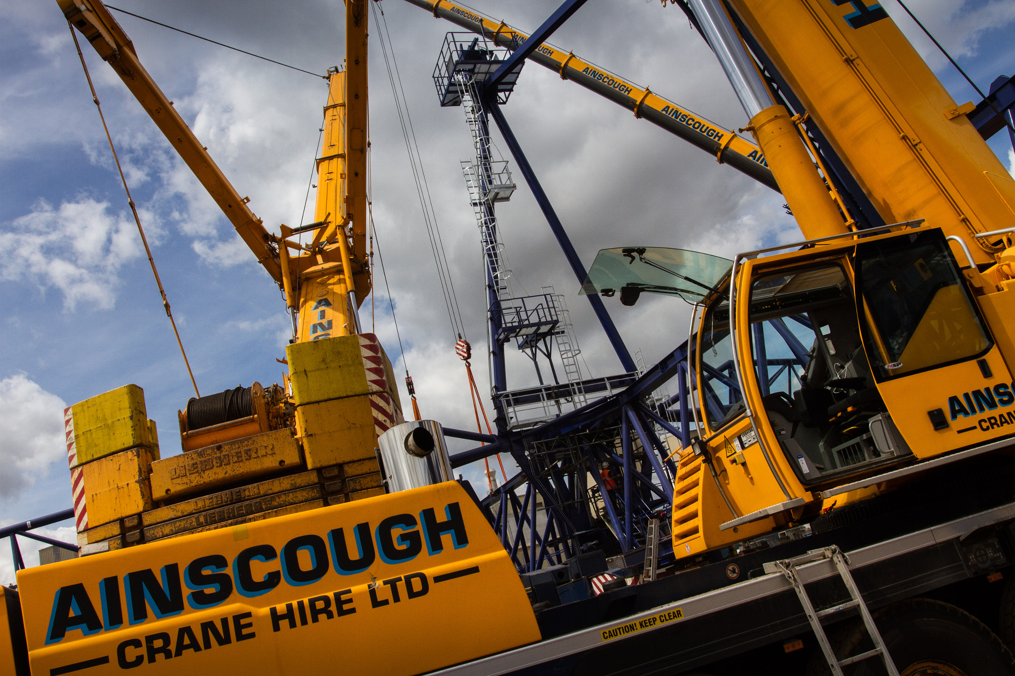 Canon EOS 7D + Sigma 18-35mm f/1.8 DC HSM sample photo. Tilbury- the lift photography