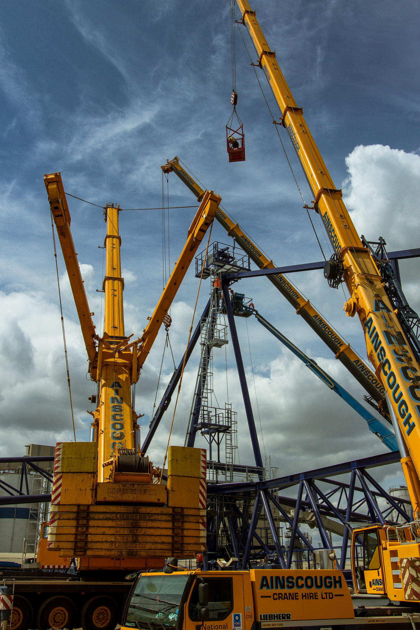 Canon EOS 7D + Sigma 18-35mm f/1.8 DC HSM sample photo. Tilbury- the lift photography