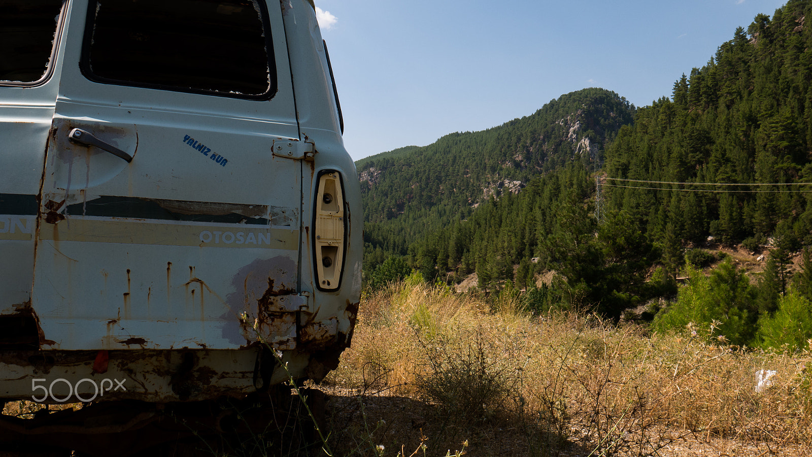 Panasonic DMC-G70 sample photo. Broken car photography
