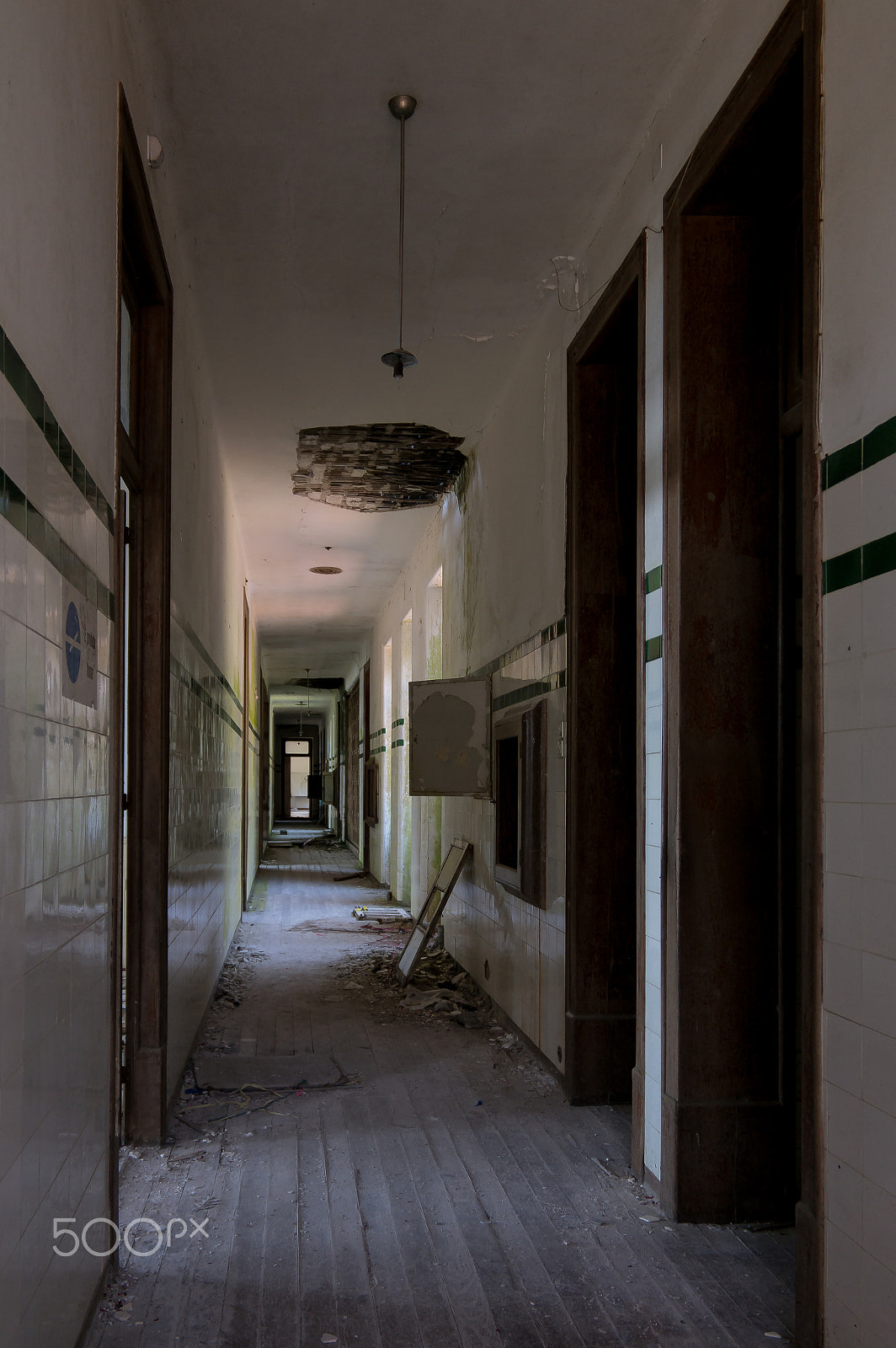 Samsung NX 18-200mm F3.5-6.3 ED OIS sample photo. The abandoned corridor photography