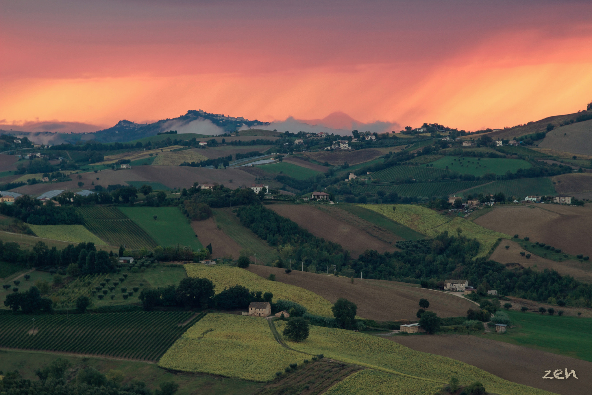 Canon EOS 100D (EOS Rebel SL1 / EOS Kiss X7) + Canon EF 24-105mm F4L IS USM sample photo. Tramonto colline marchigiane photography