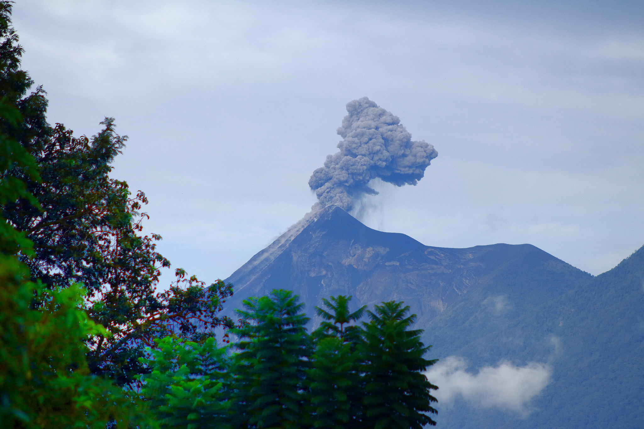 Canon EF75-300mm f/4-5.6 sample photo. Fuego volcano, guatemala. photography