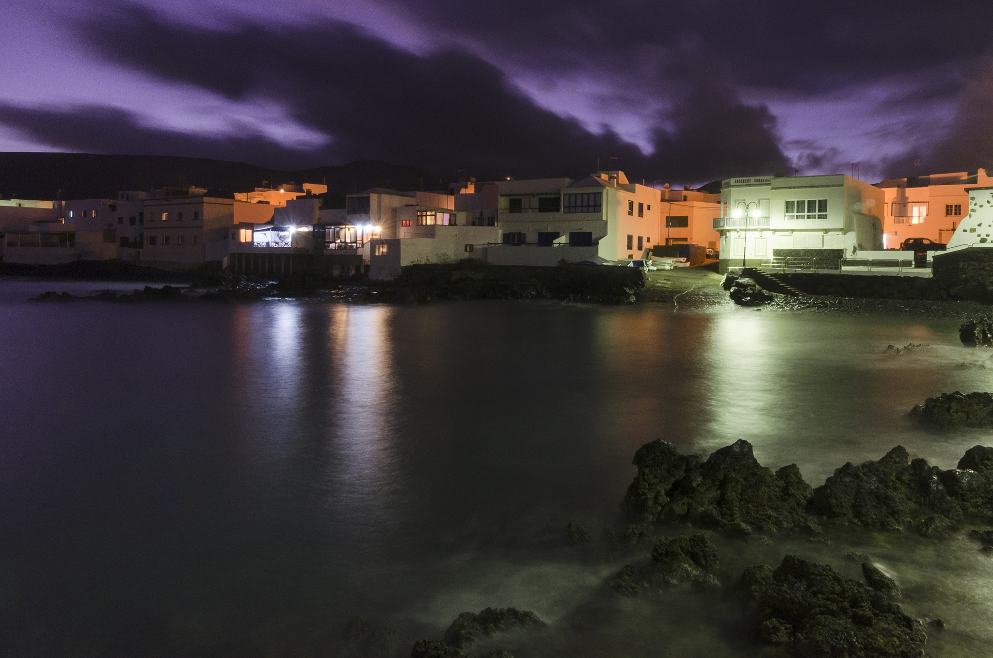 Nikon AF-S Nikkor 16-35mm F4G ED VR sample photo. Cielo violeta sobre arrieta. photography