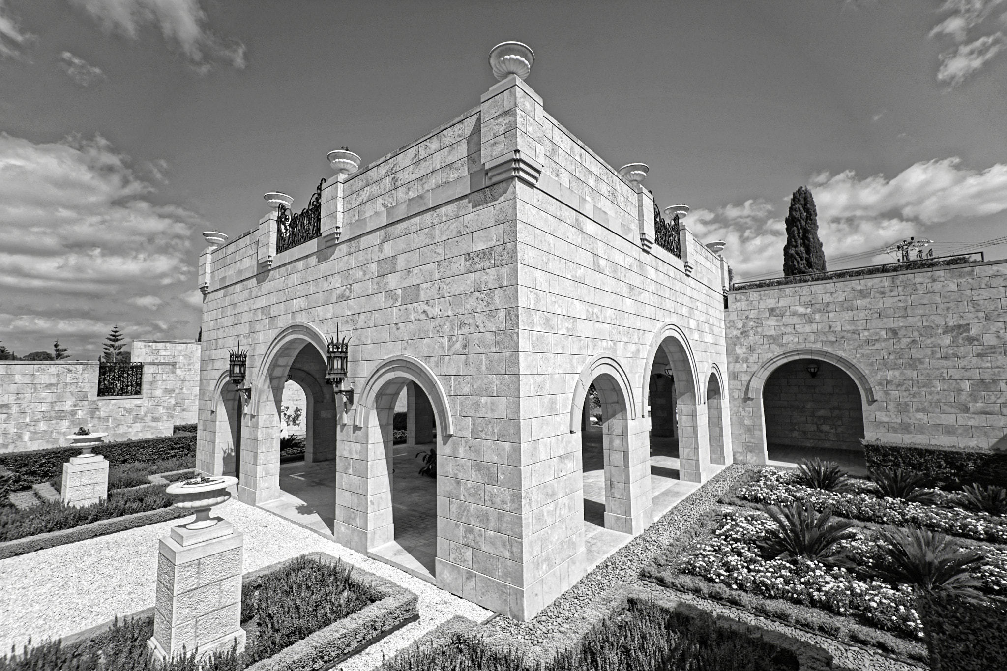 Sony a6300 + Sony E 10-18mm F4 OSS sample photo. Shrine of bahá'u'lláh - entrance photography