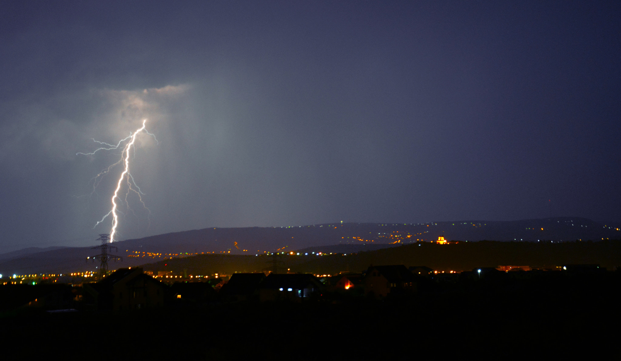 Nikon AF DX Fisheye-Nikkor 10.5mm F2.8G ED sample photo. Lightning strike photography