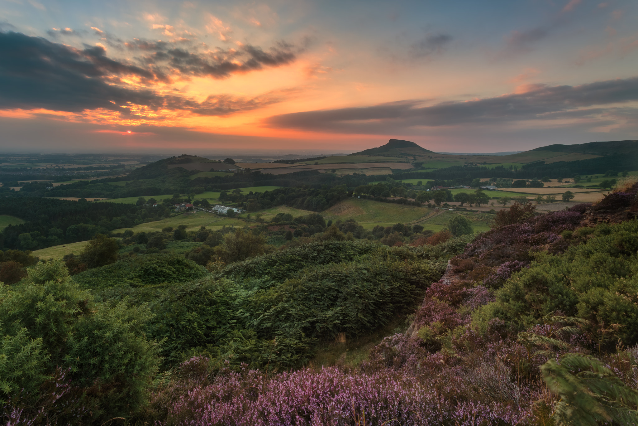 Canon EOS 6D + Canon EF 20-35mm F3.5-4.5 USM sample photo. Roseberry topping sunset photography
