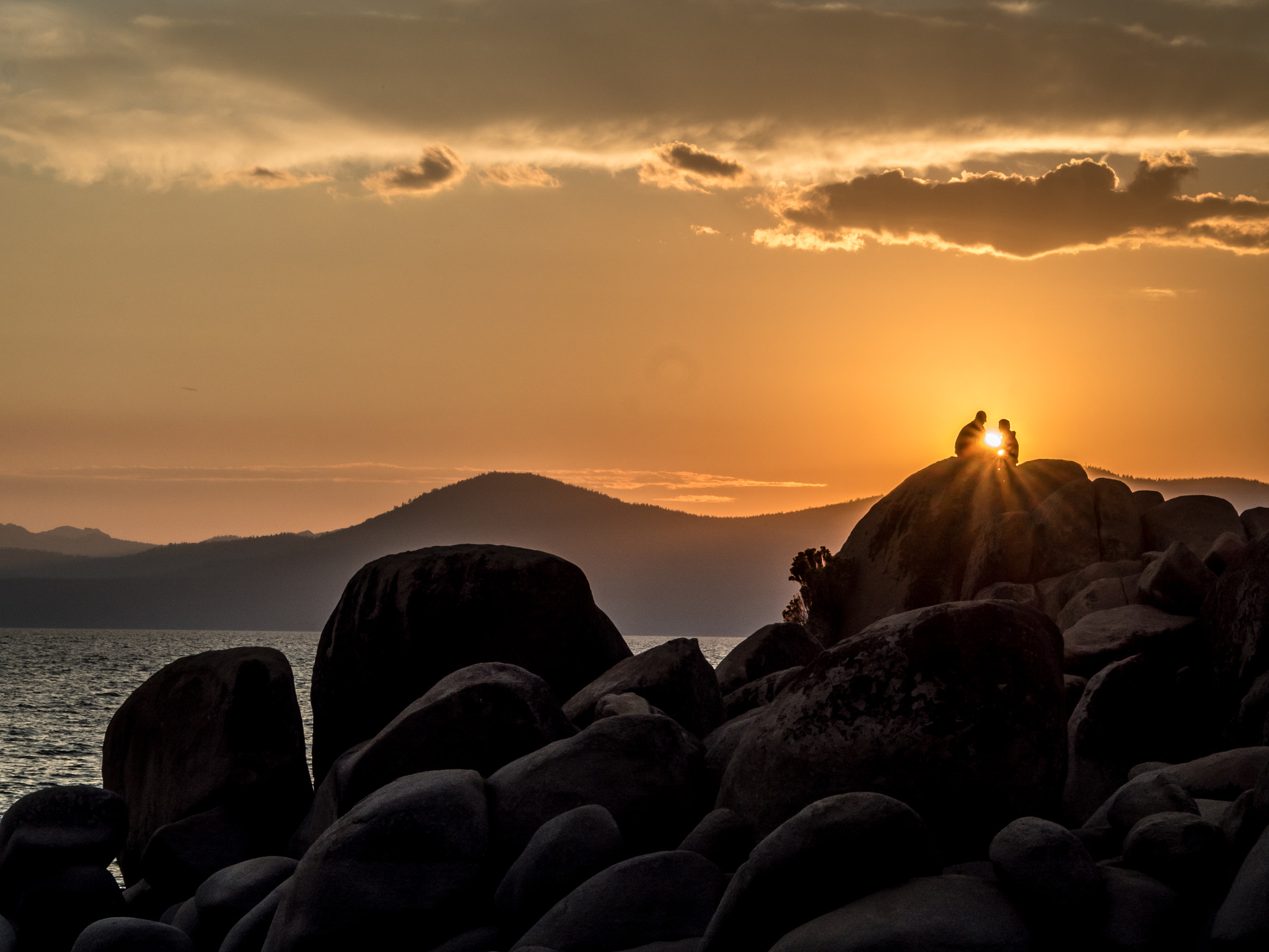 Olympus OM-D E-M5 II + Olympus Zuiko Digital ED 12-60mm F2.8-4.0 SWD sample photo. Sand harbor sunset romance photography