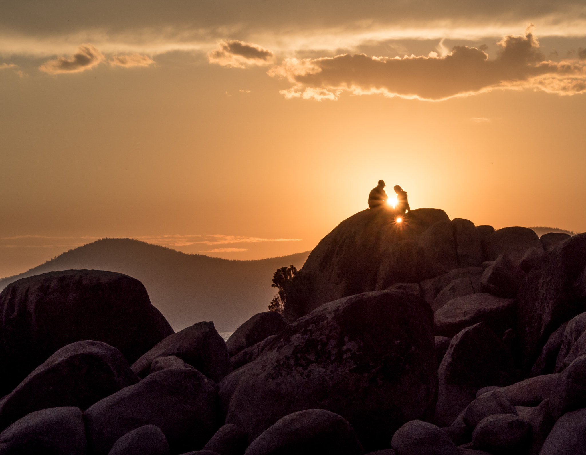 Olympus OM-D E-M5 II + Olympus Zuiko Digital ED 12-60mm F2.8-4.0 SWD sample photo. Sand harbor sunset lovers photography