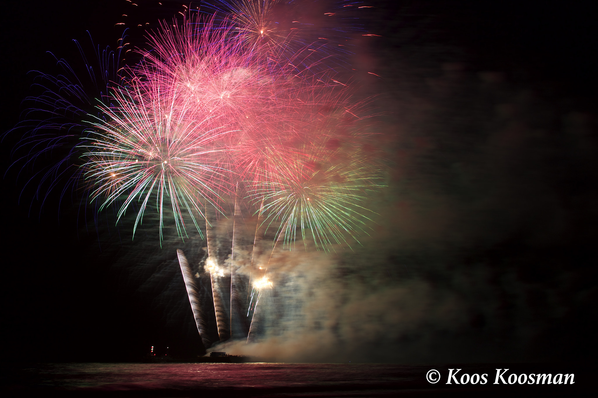 Canon EF 100-400mm F4.5-5.6L IS USM sample photo. Fireworks competition scheveningen photography